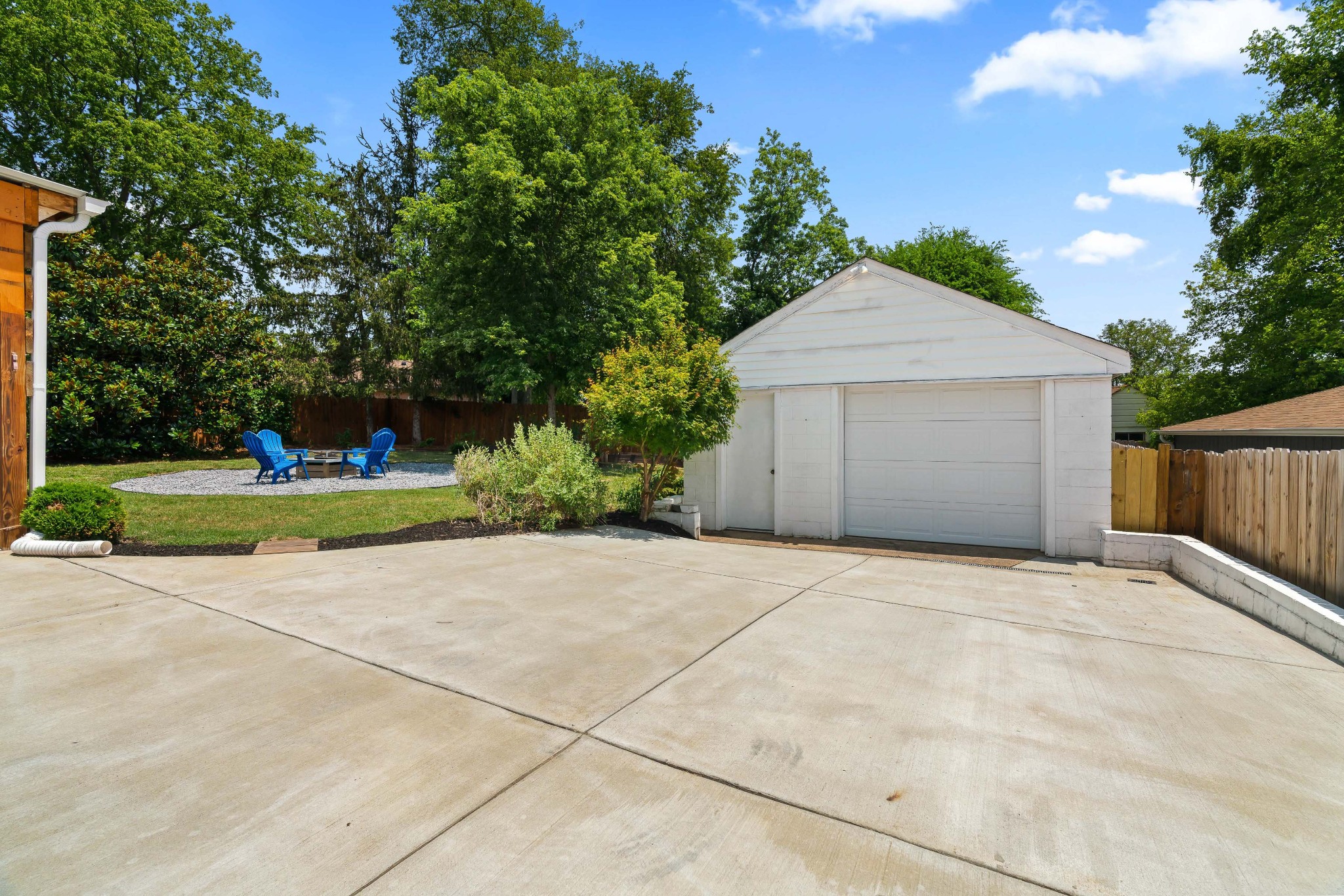2223 Ravenwood Dr
