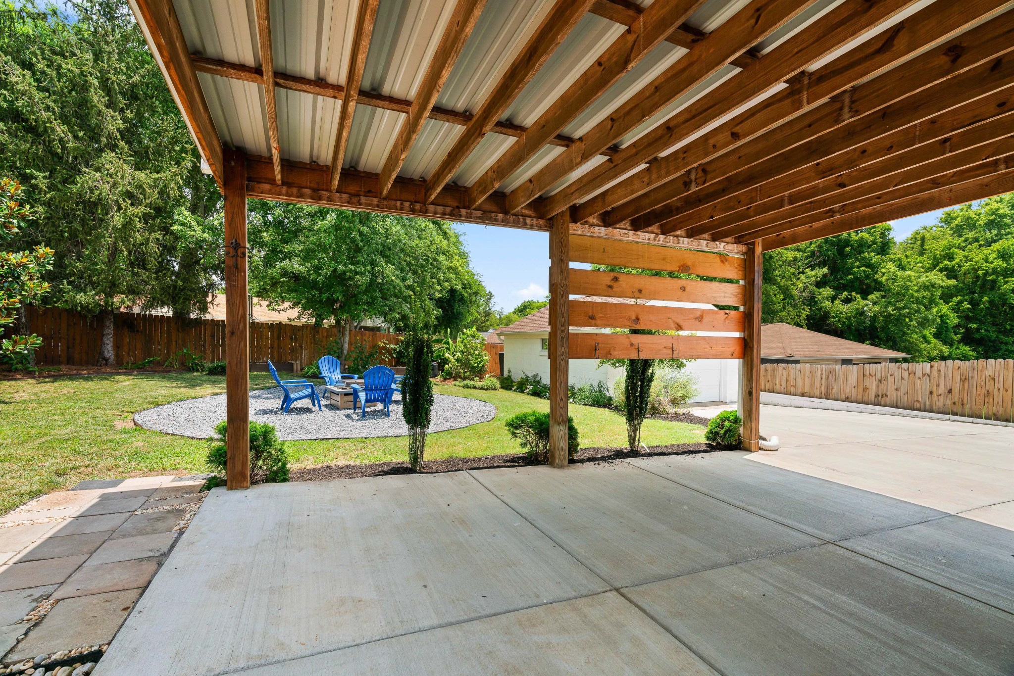2223 Ravenwood Dr