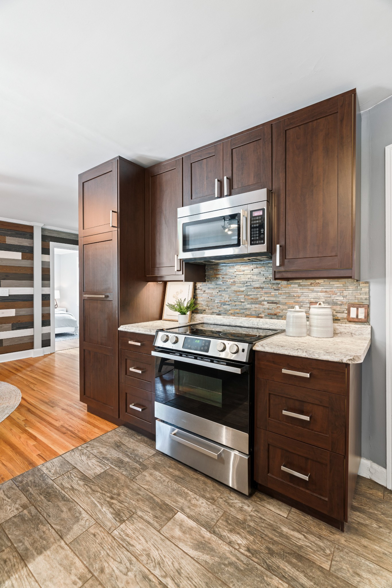 2223 Ravenwood Dr