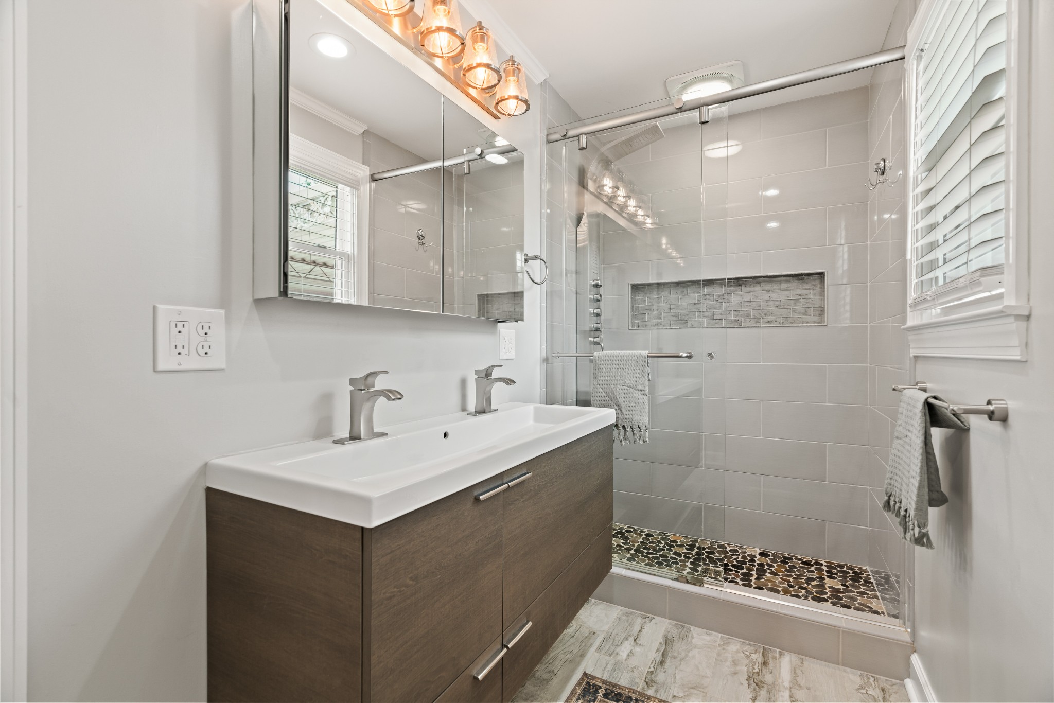 2223 Ravenwood Dr