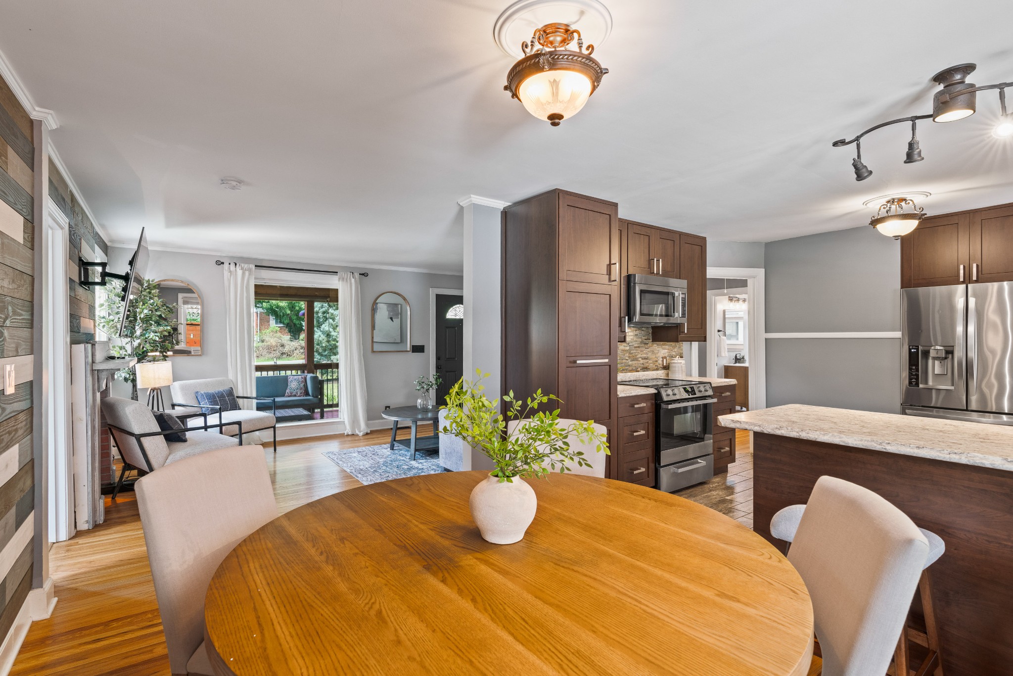 2223 Ravenwood Dr