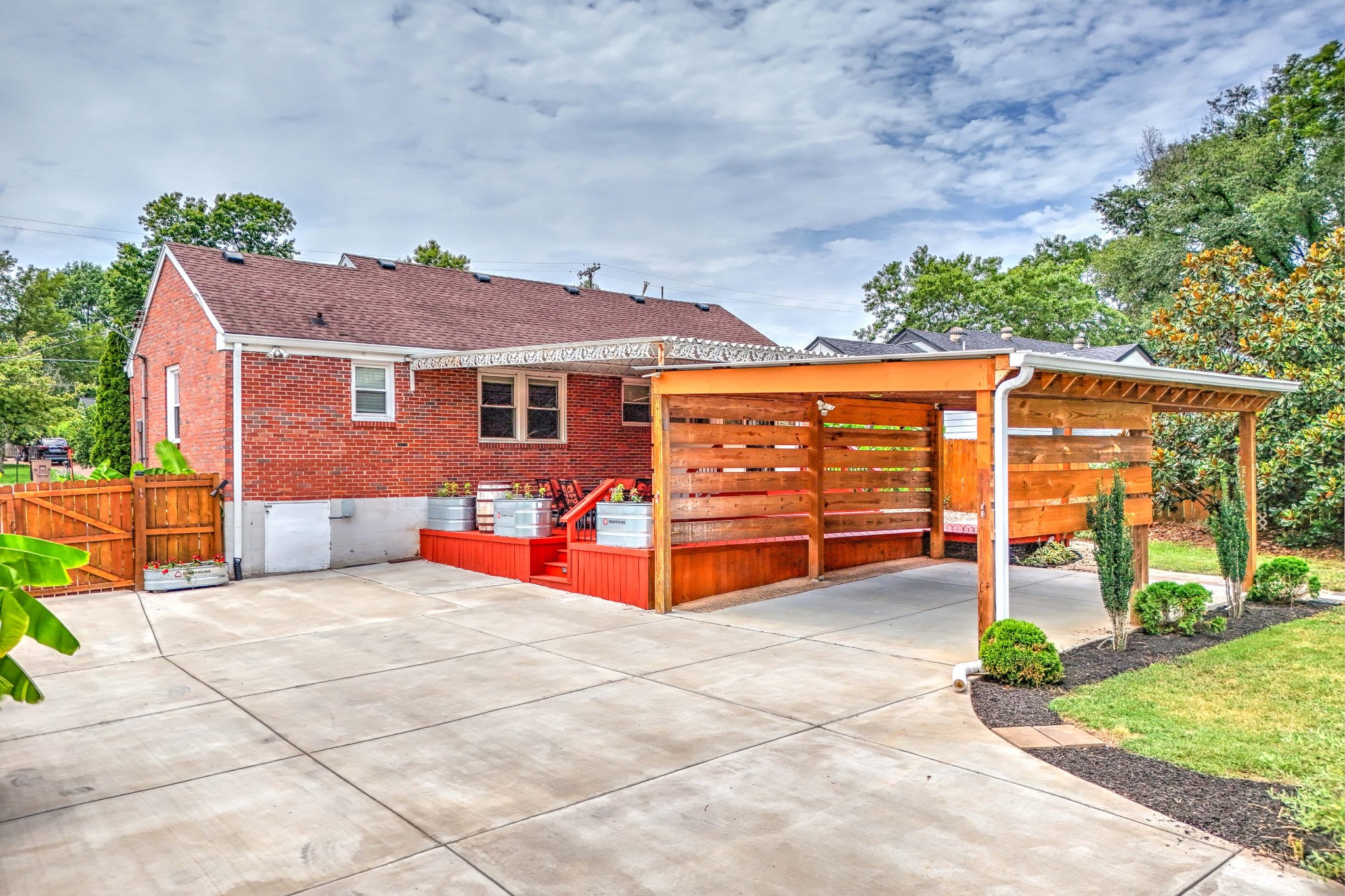2223 Ravenwood Dr