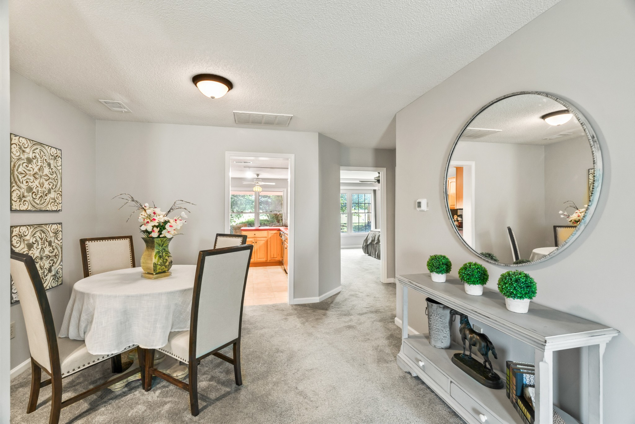 605 S Club Ct