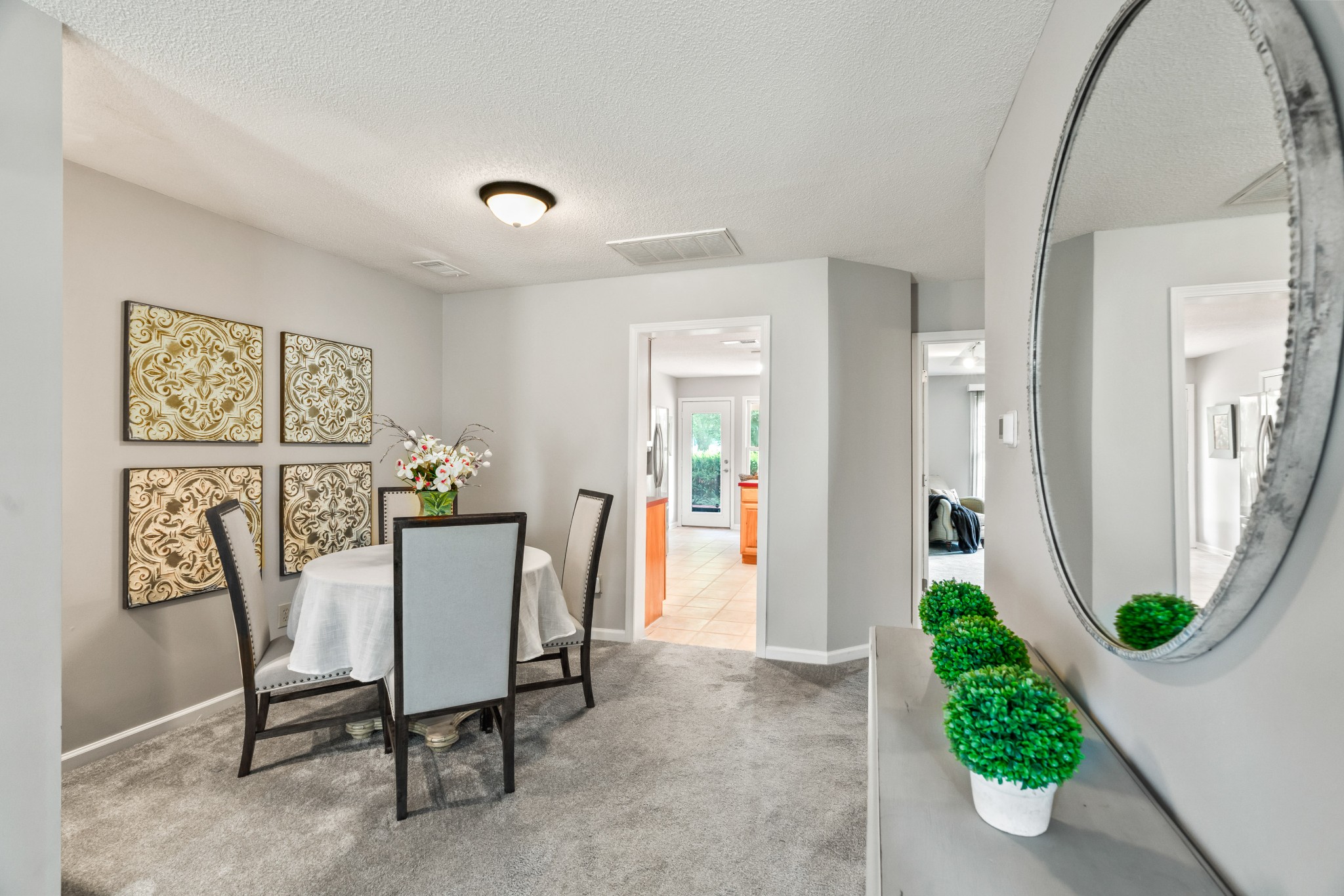 605 S Club Ct