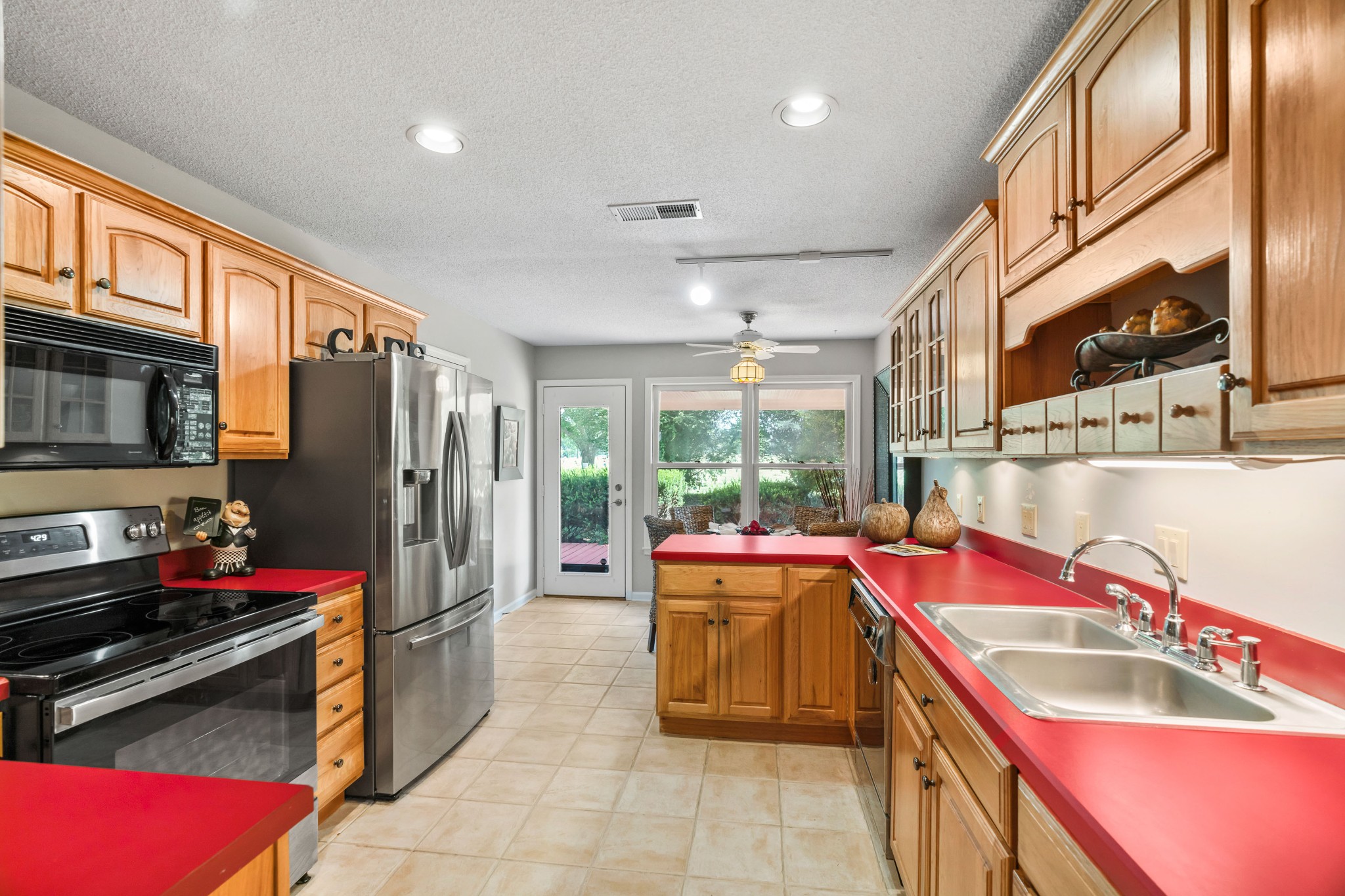 605 S Club Ct