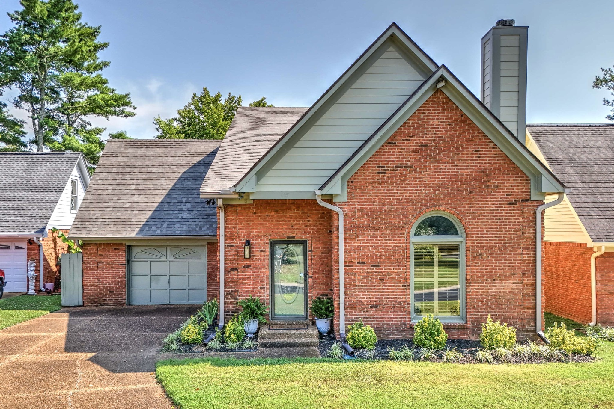605 S Club Ct