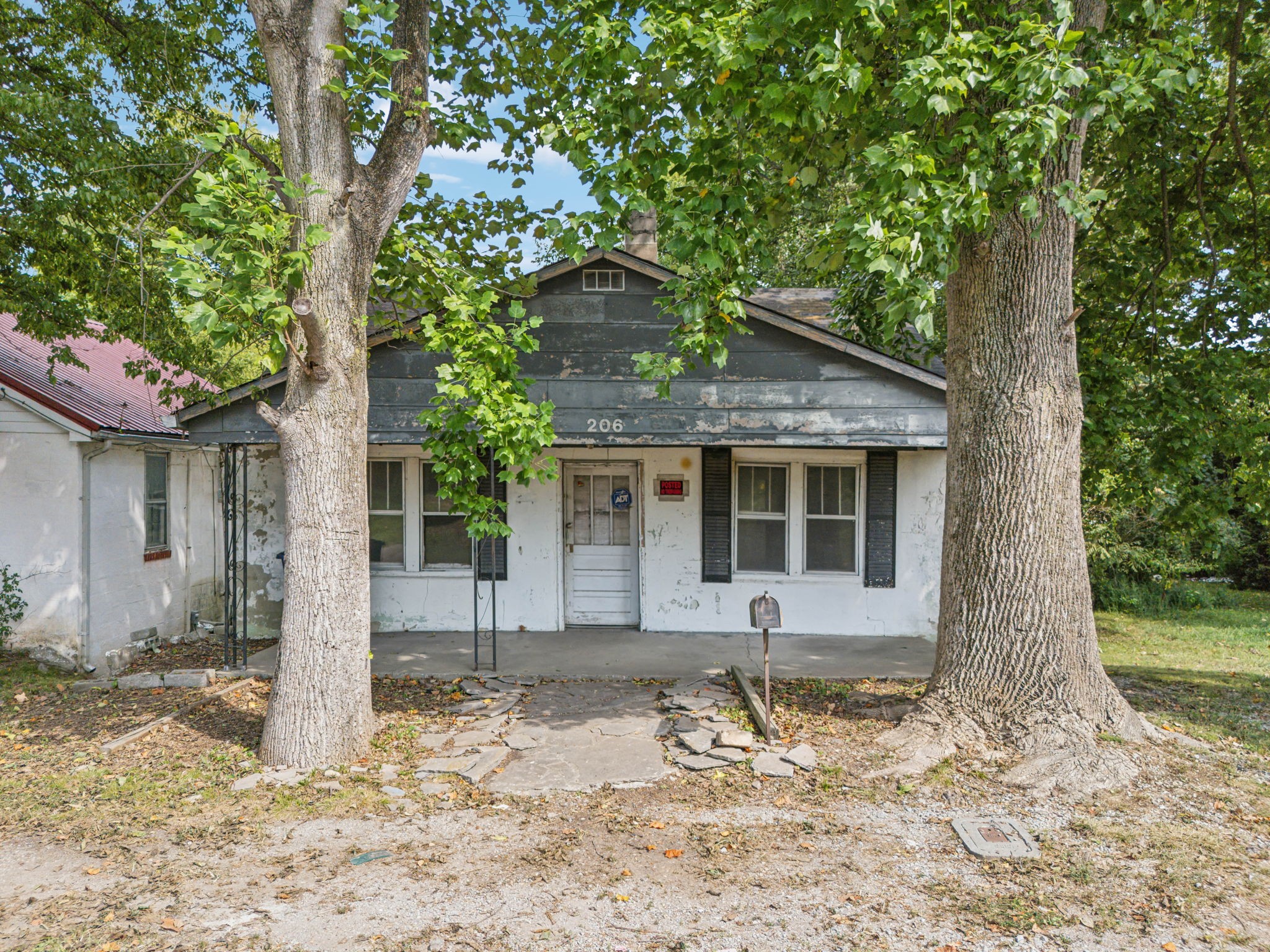 206 Appletree St