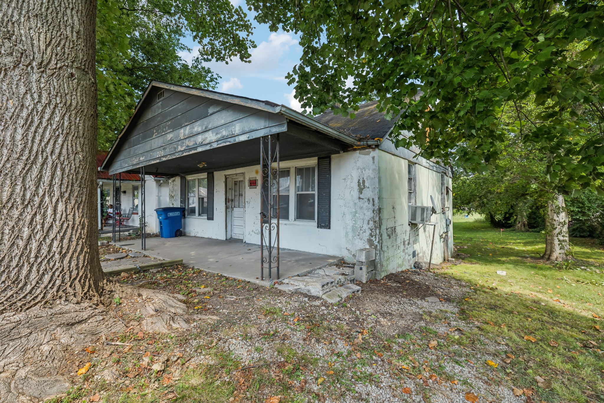 206 Appletree St