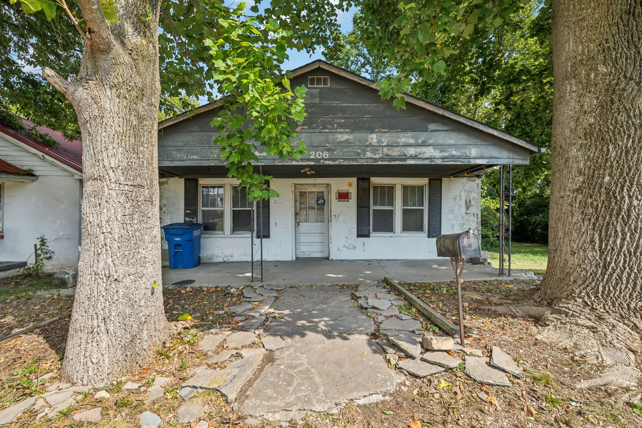 206 Appletree St