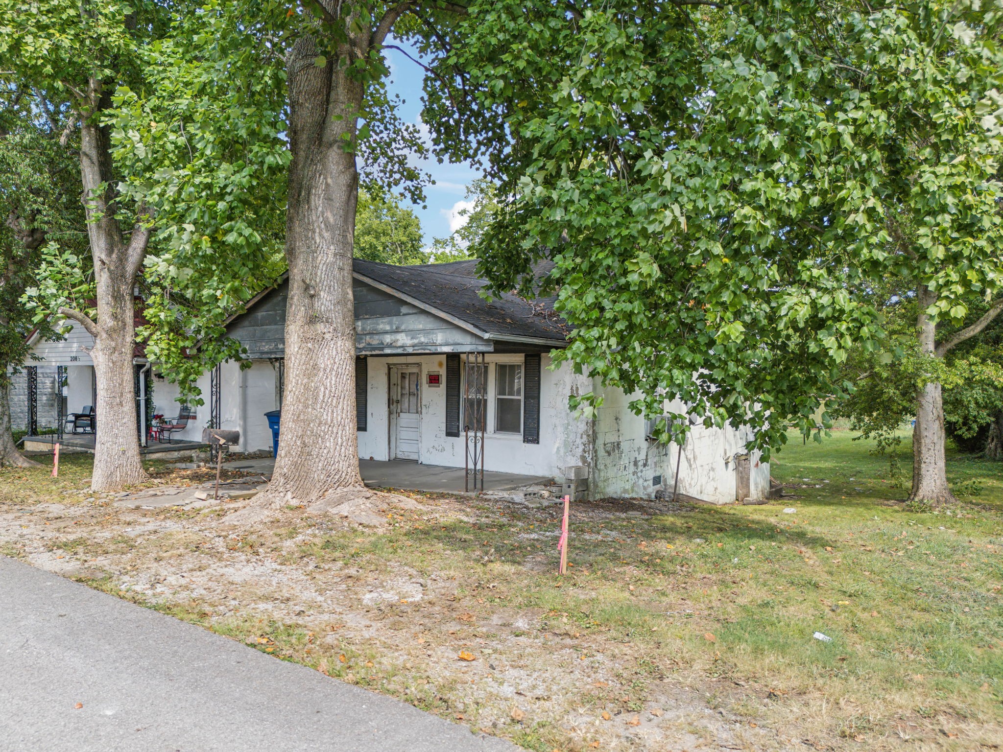 206 Appletree St