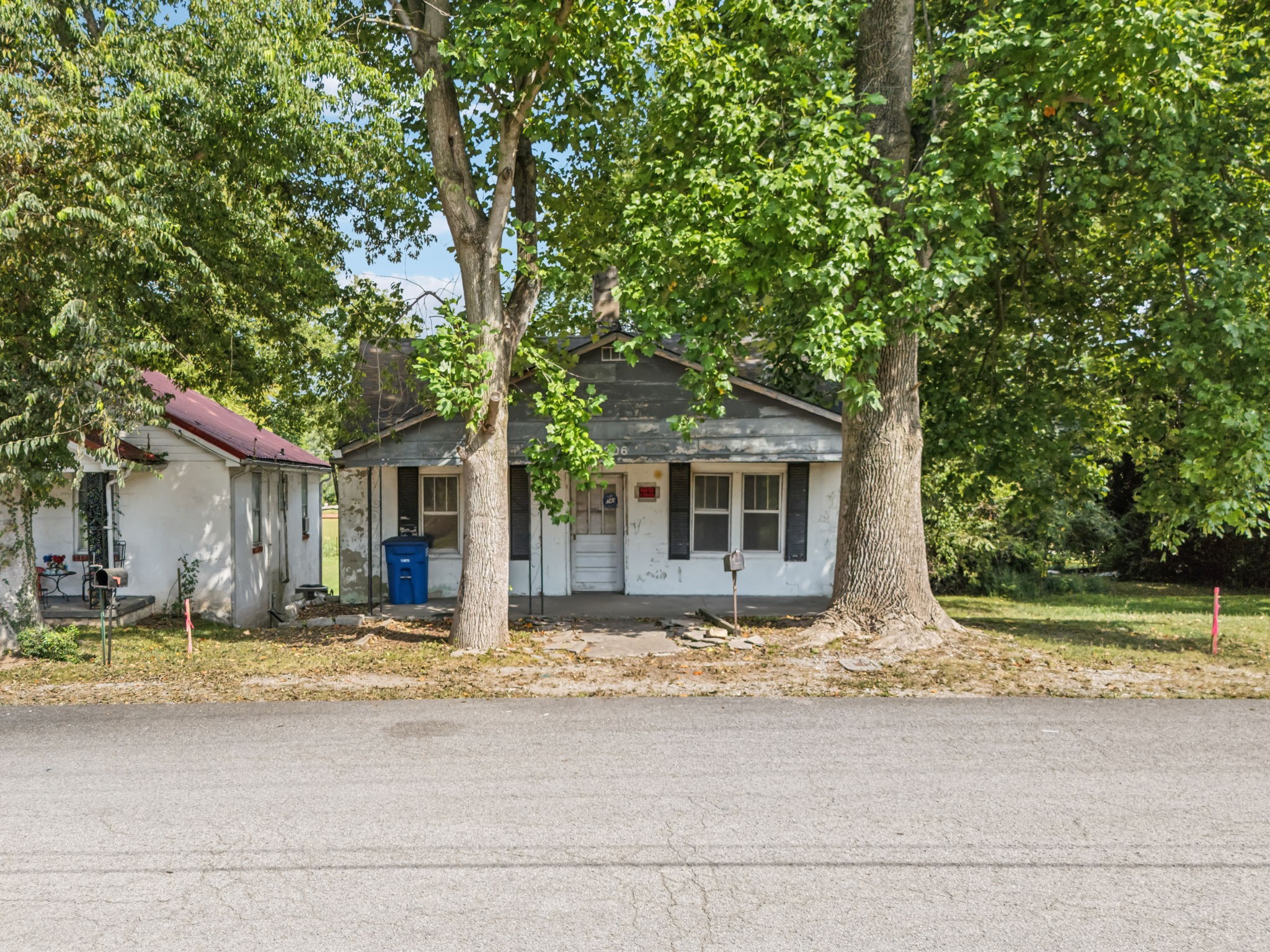 206 Appletree St