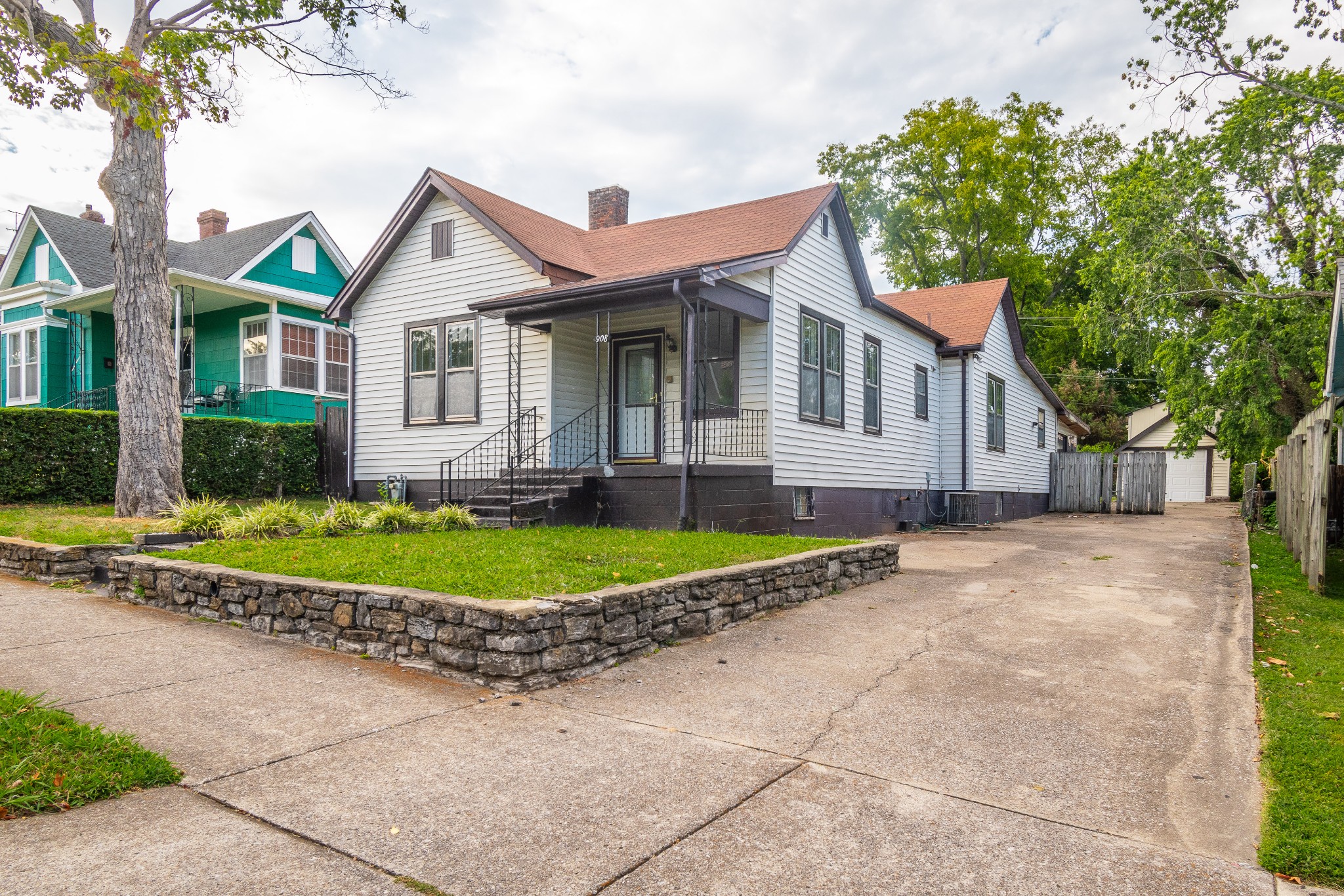 908 Gilmore Ave