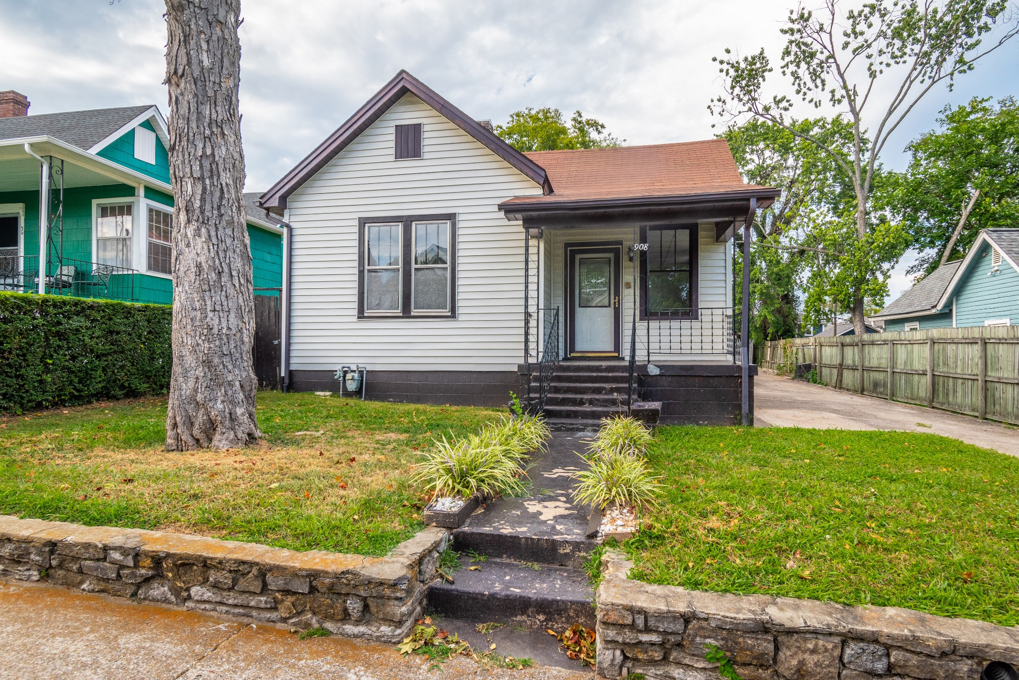 908 Gilmore Ave