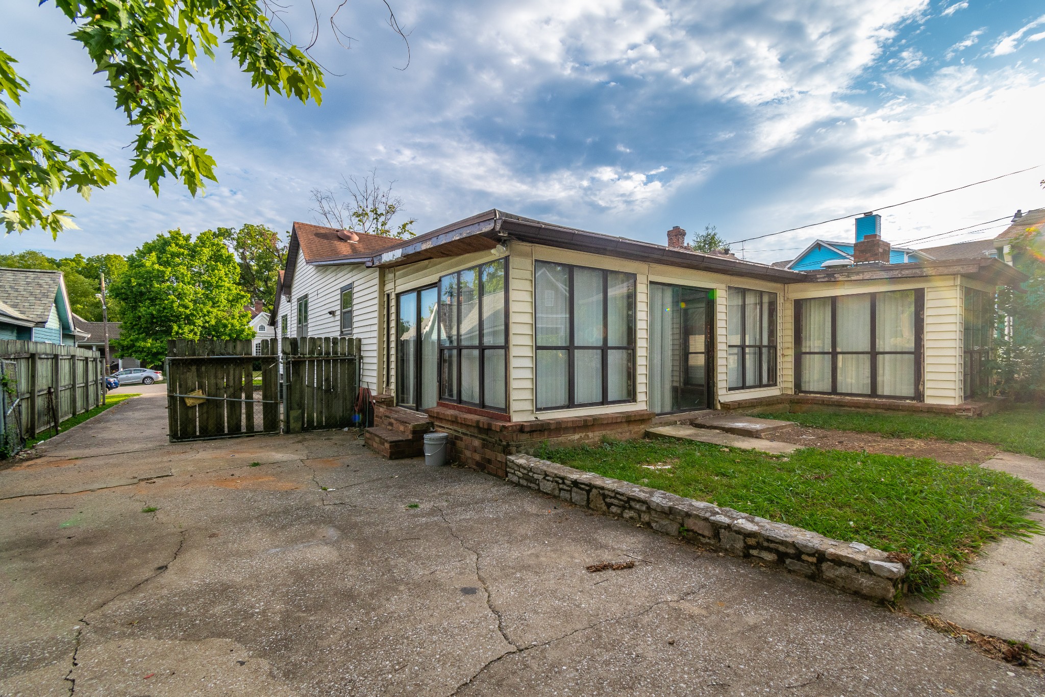 908 Gilmore Ave