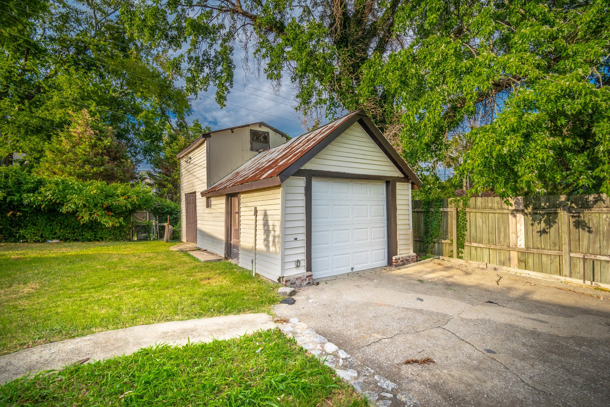 908 Gilmore Ave