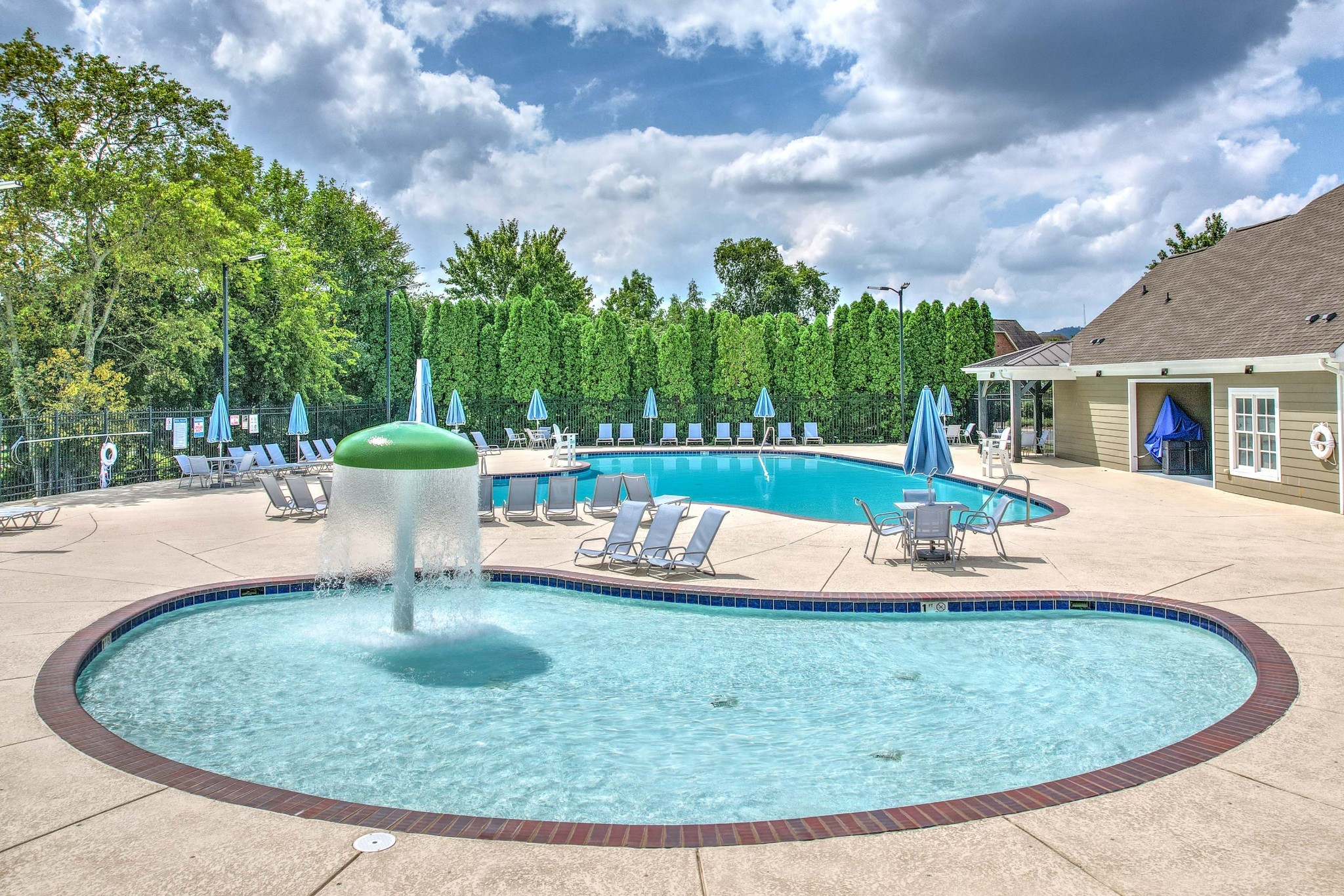 8033 Warren Dr