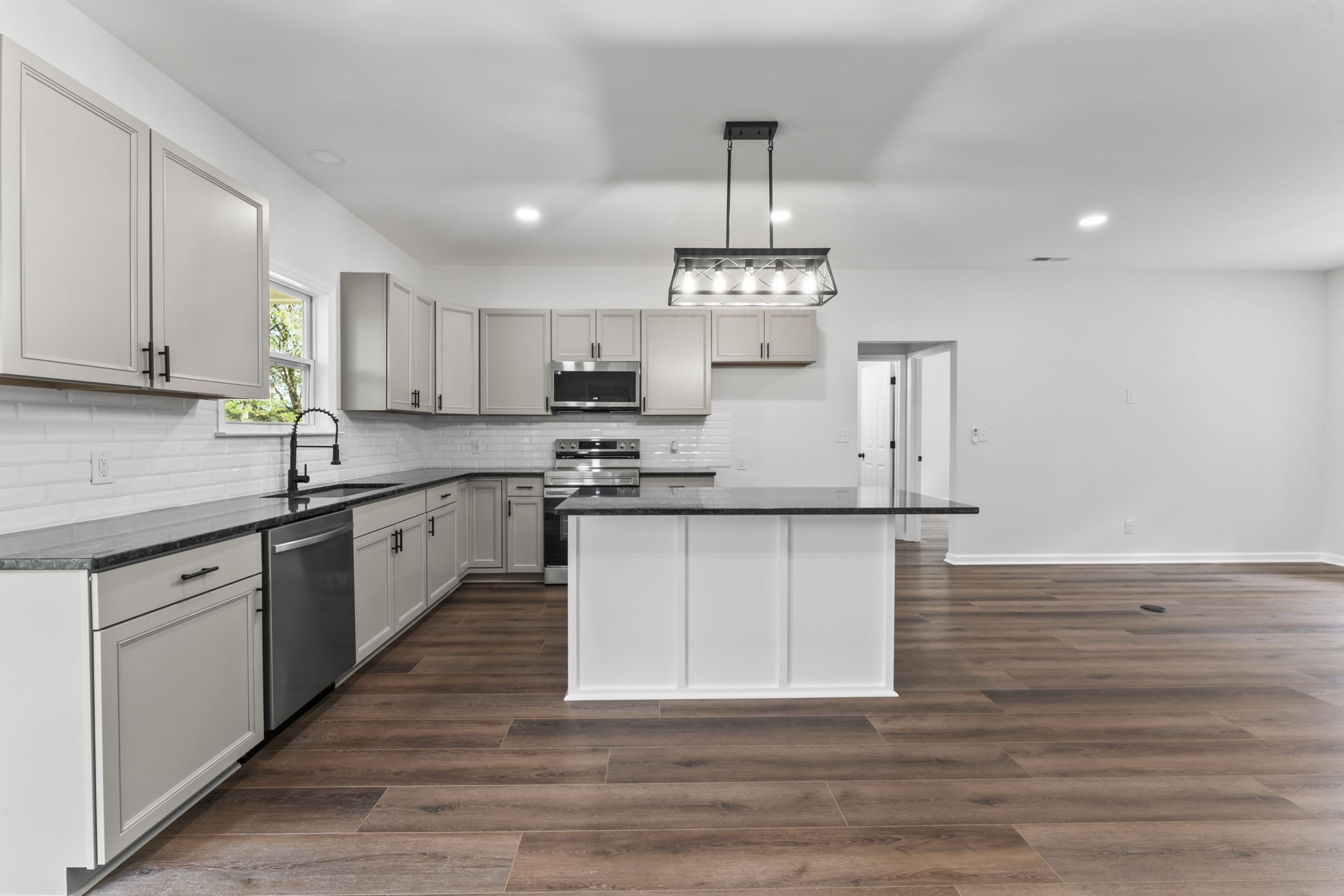 3109 Green Hill Dr