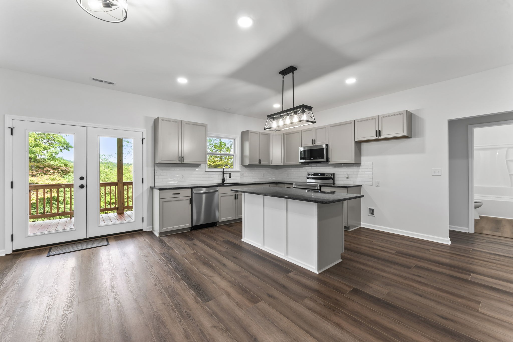 3109 Green Hill Dr