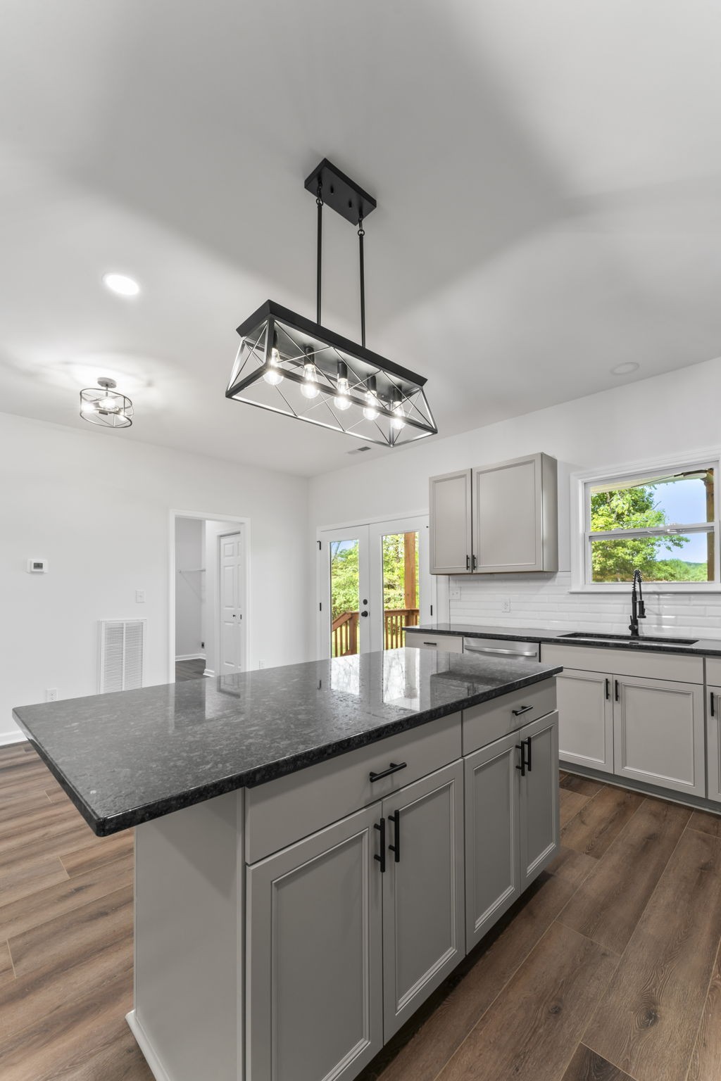 3109 Green Hill Dr