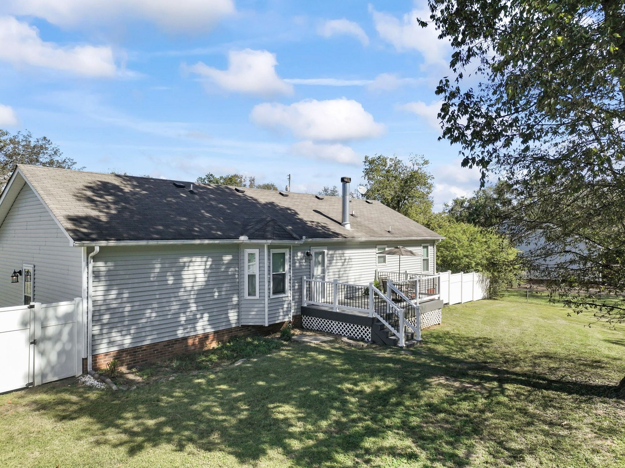 922 Sun Valley Dr