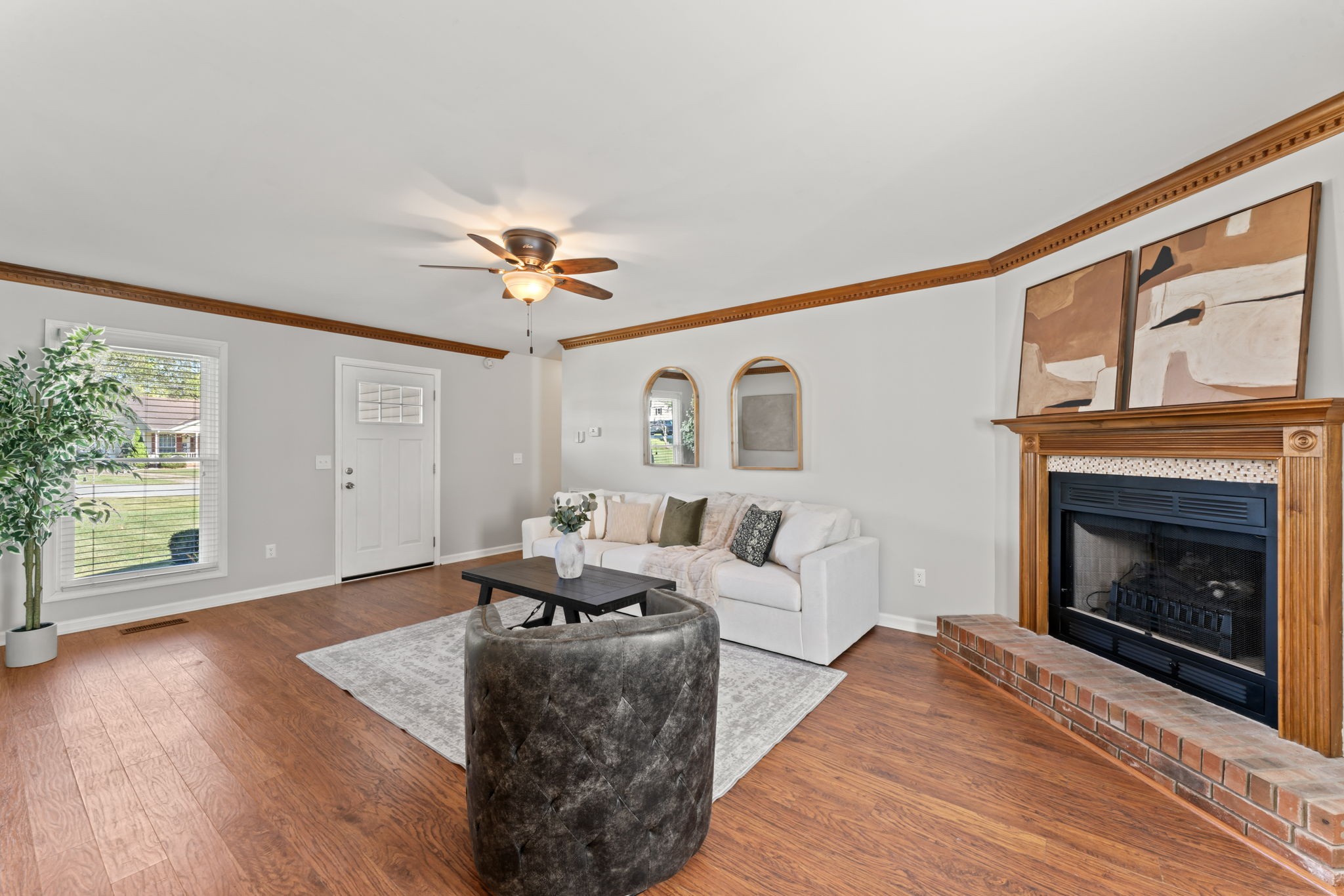 922 Sun Valley Dr