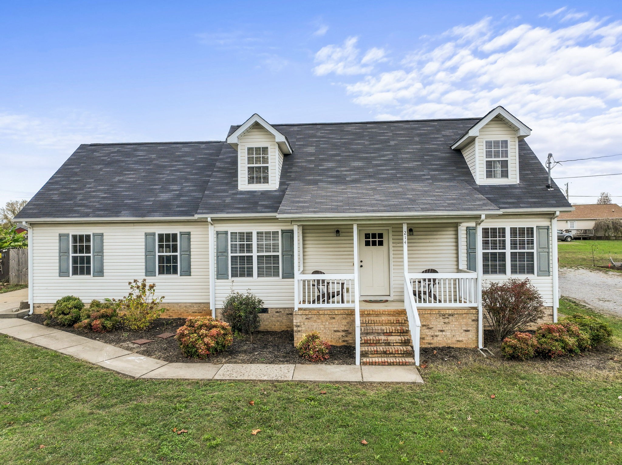214 Warren Cir