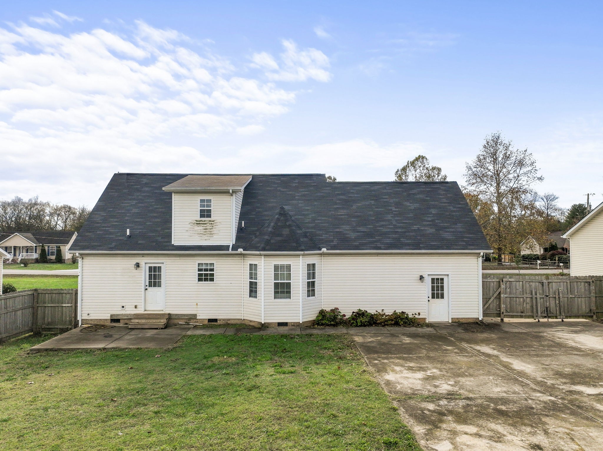 214 Warren Cir