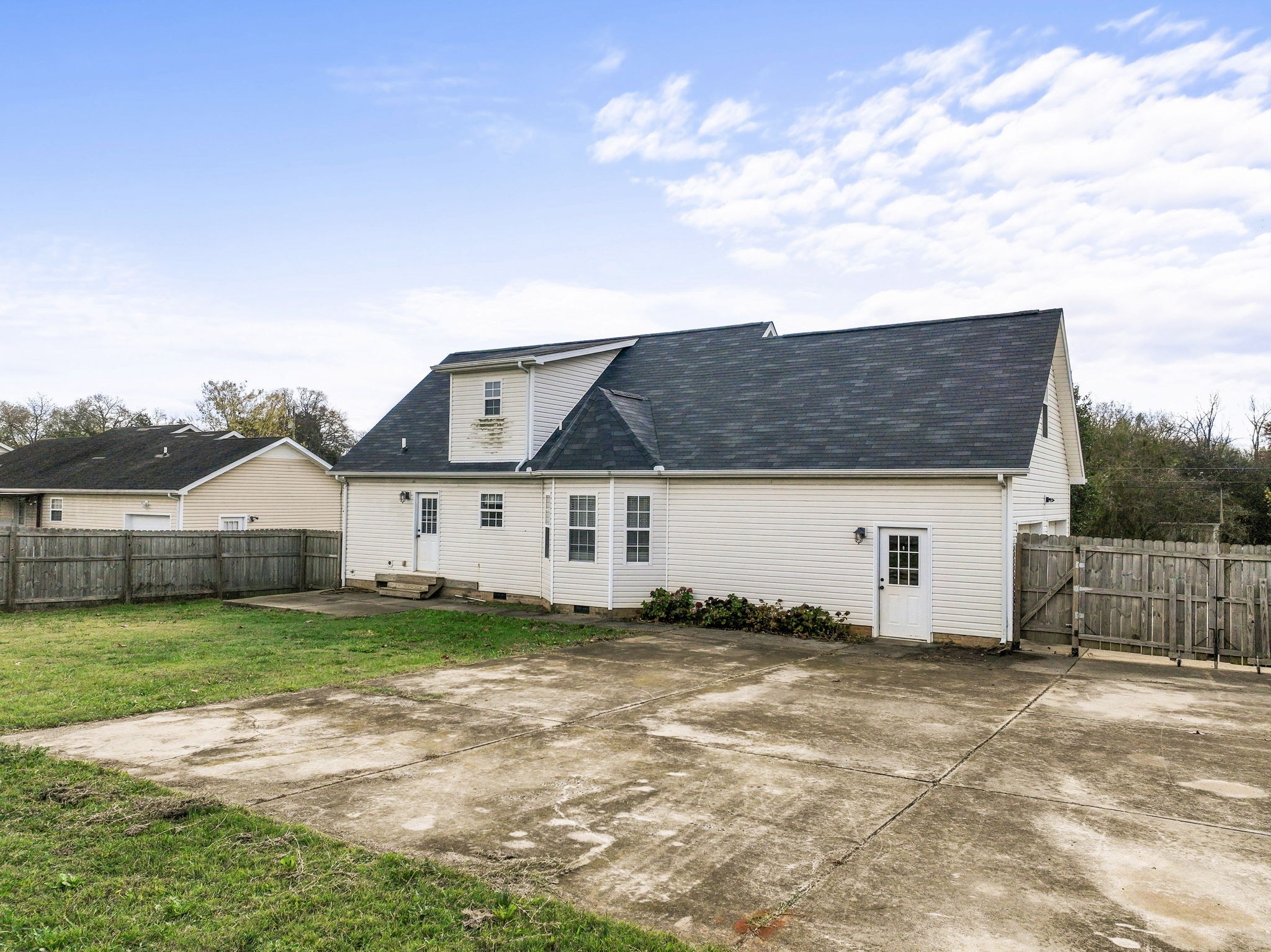 214 Warren Cir