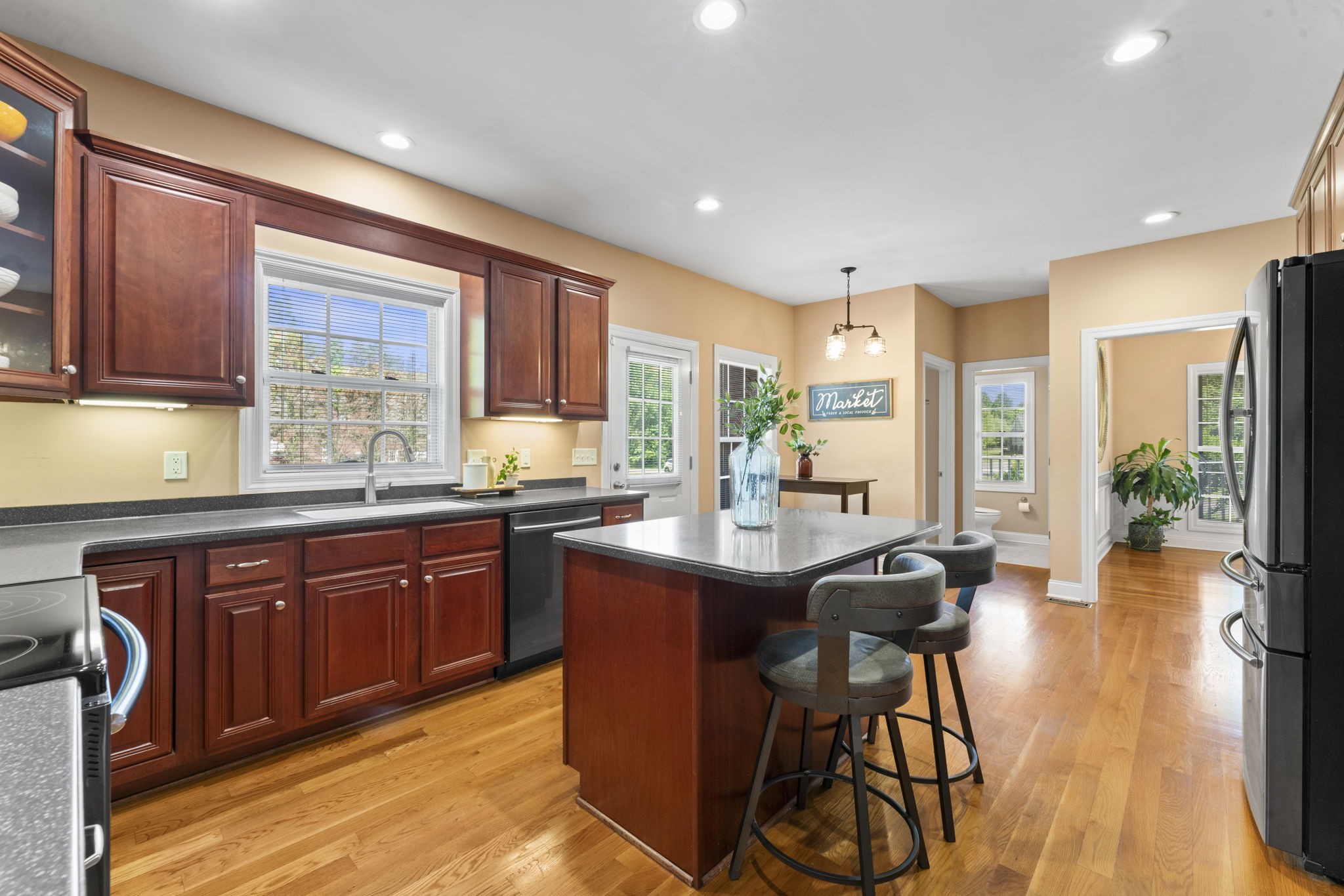 1116 Friendswood Ln