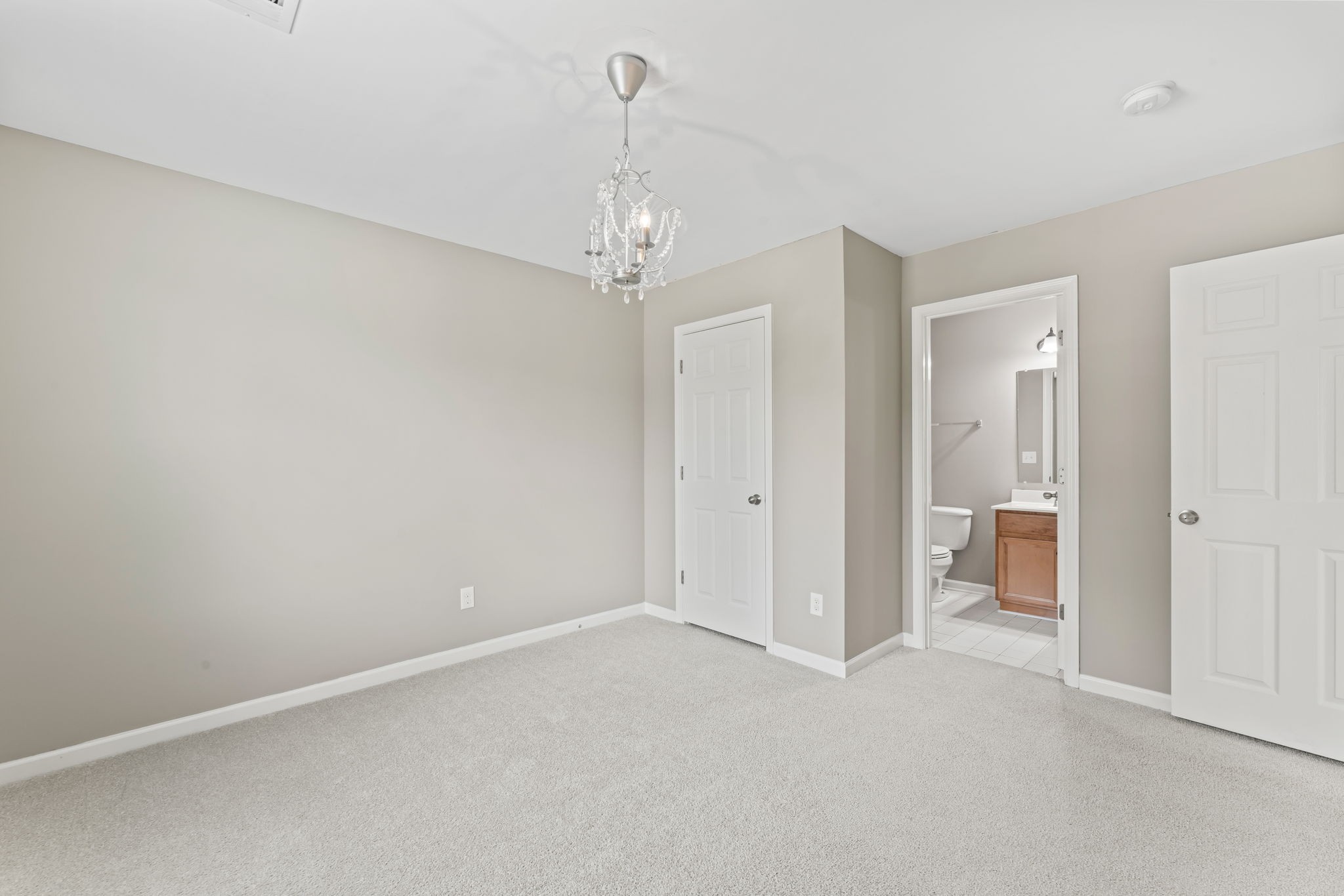 916 Holgate Ct