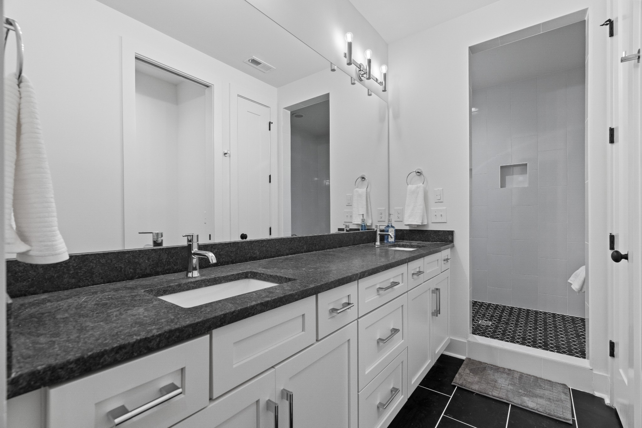 910 Youngs Ln Unit: 3