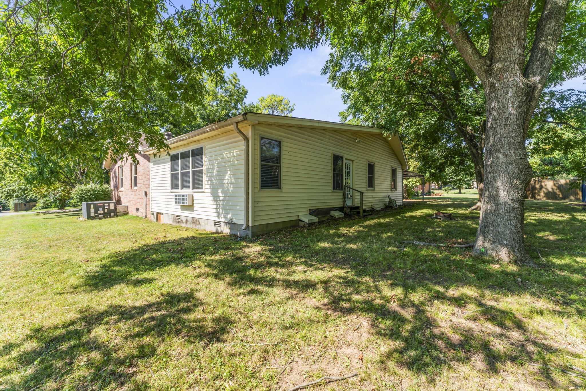 1621 Shady Cir