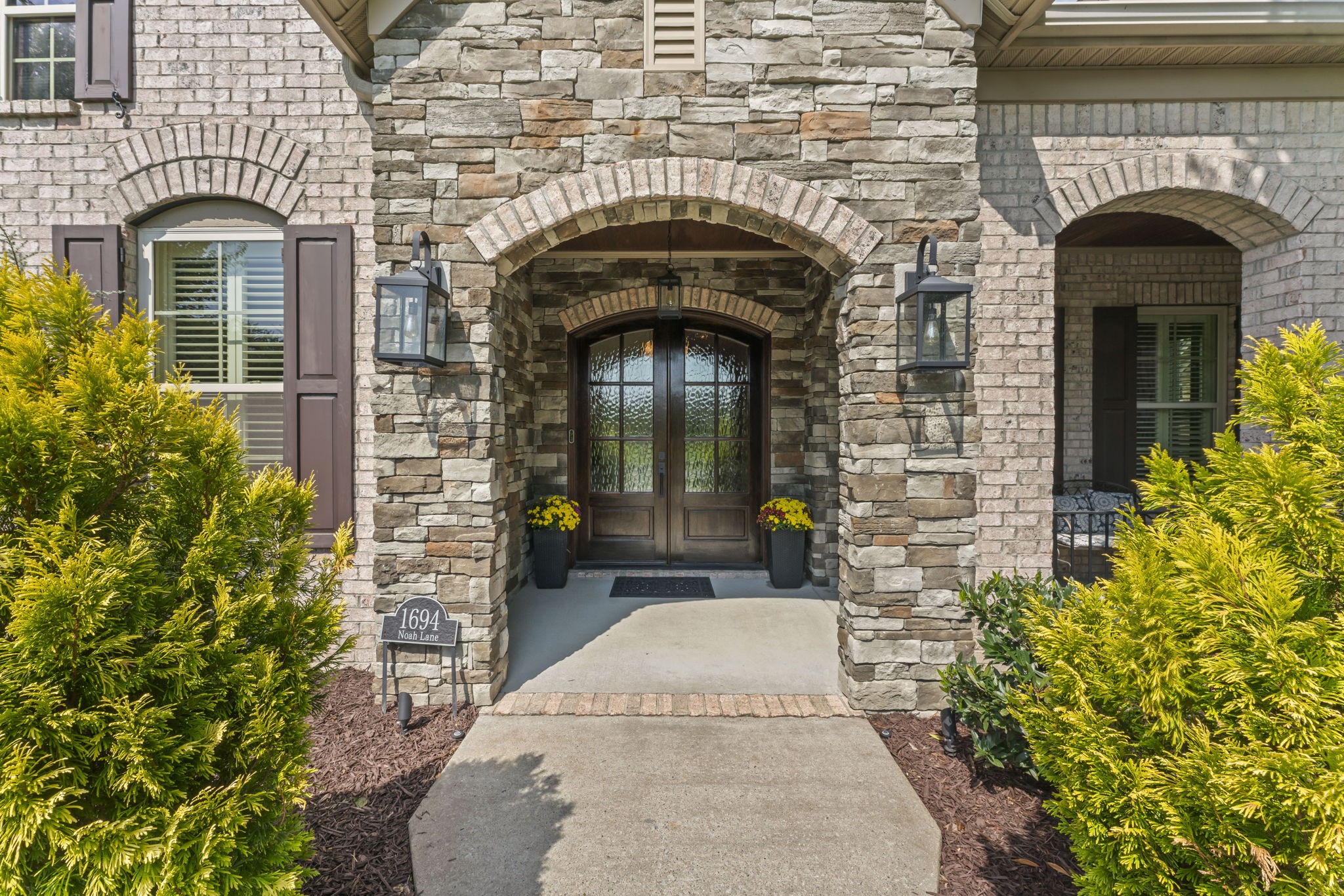 1694 Noah Ln