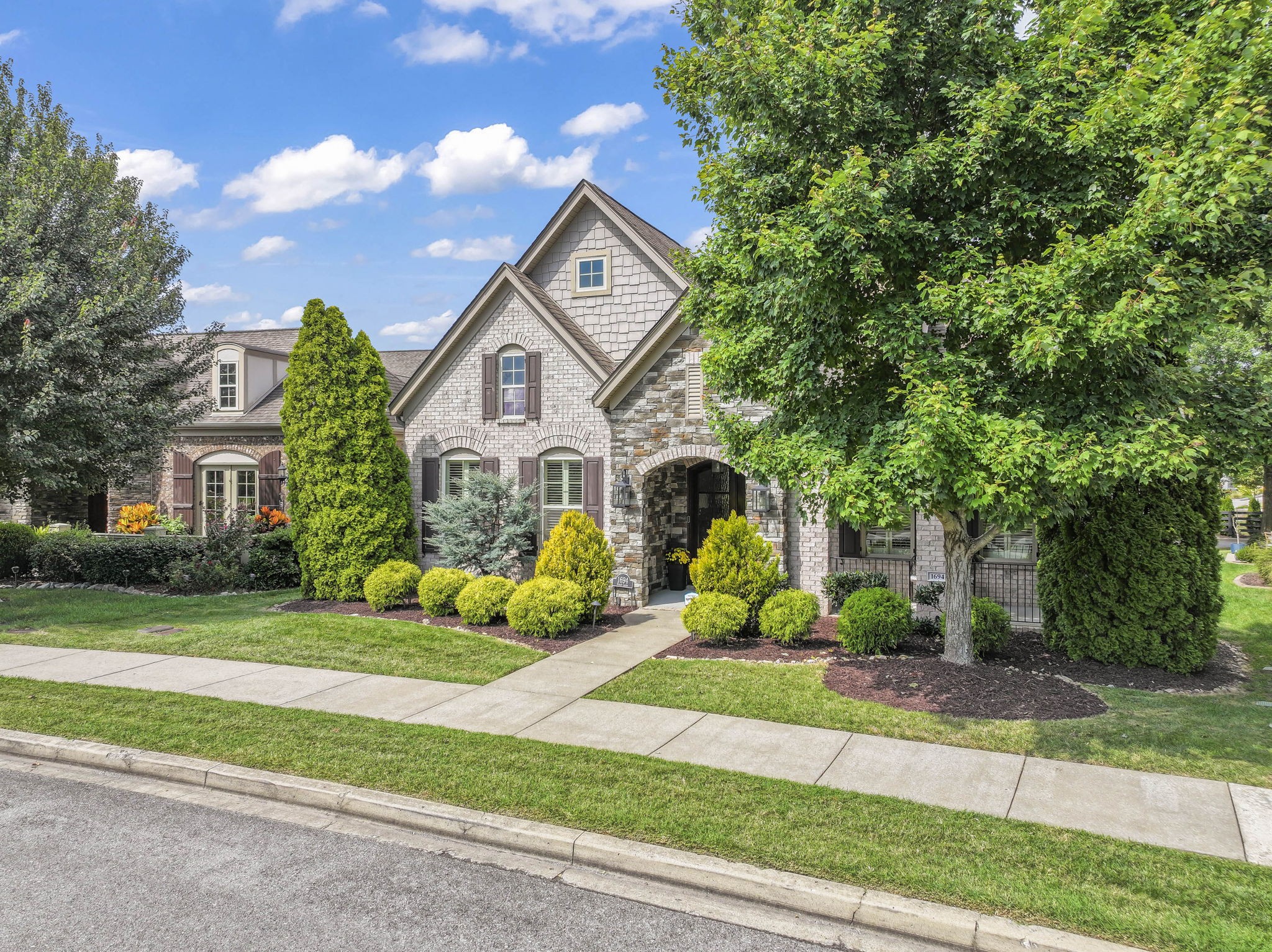 1694 Noah Ln