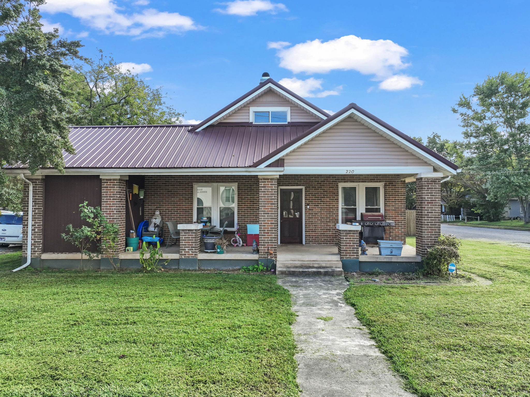 220 Jackson Ave