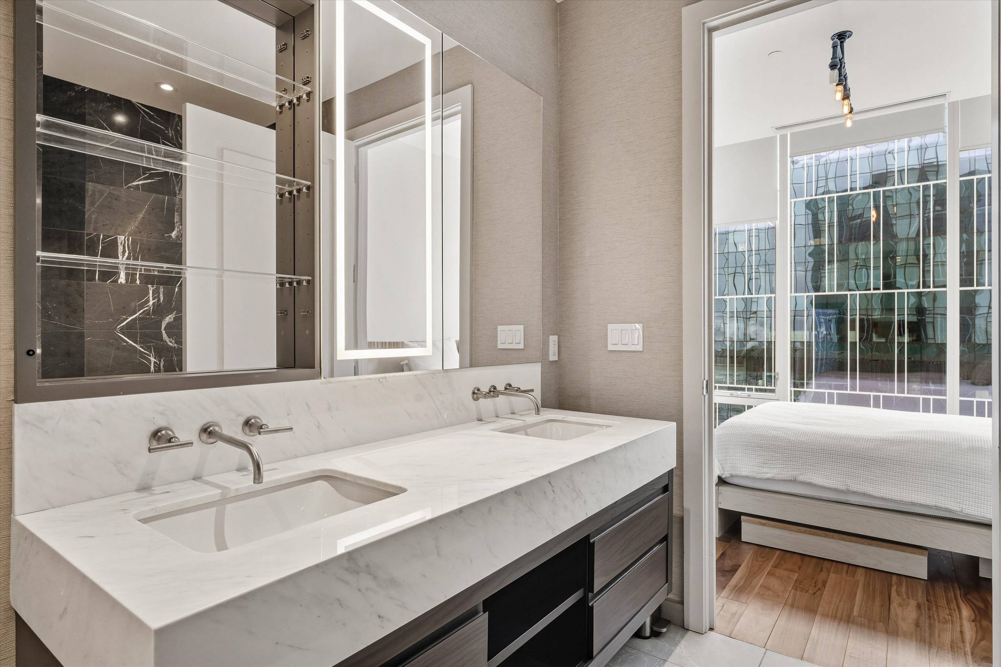 160 2nd Ave, S Unit: 1504