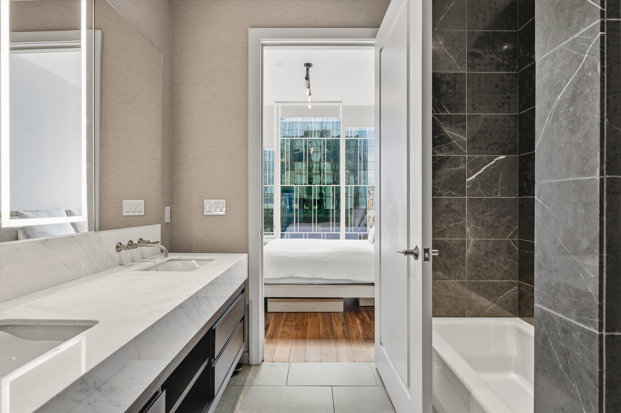 160 2nd Ave, S Unit: 1504