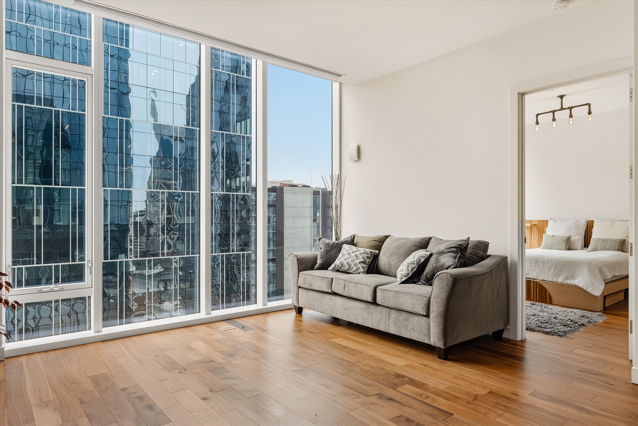 160 2nd Ave, S Unit: 1504