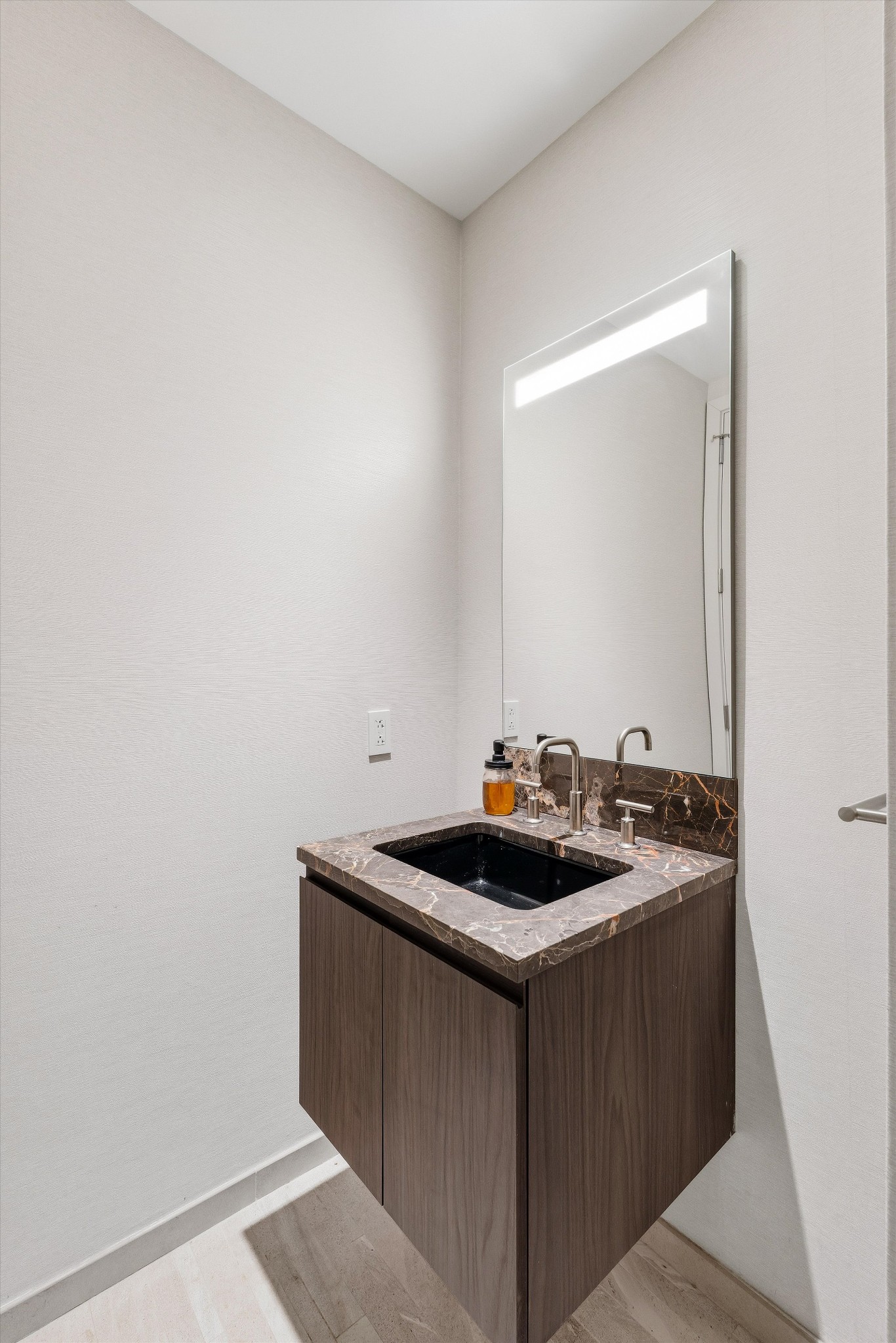 160 2nd Ave, S Unit: 1504