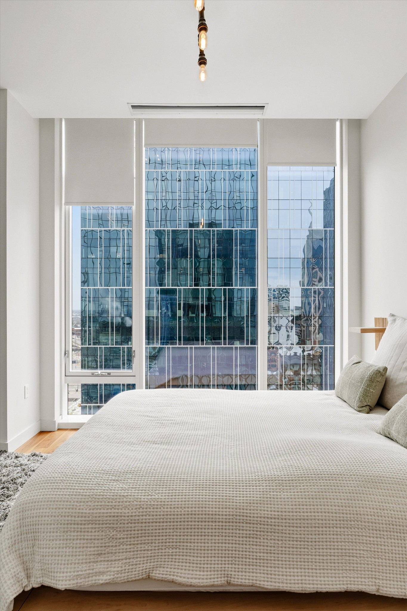 160 2nd Ave, S Unit: 1504