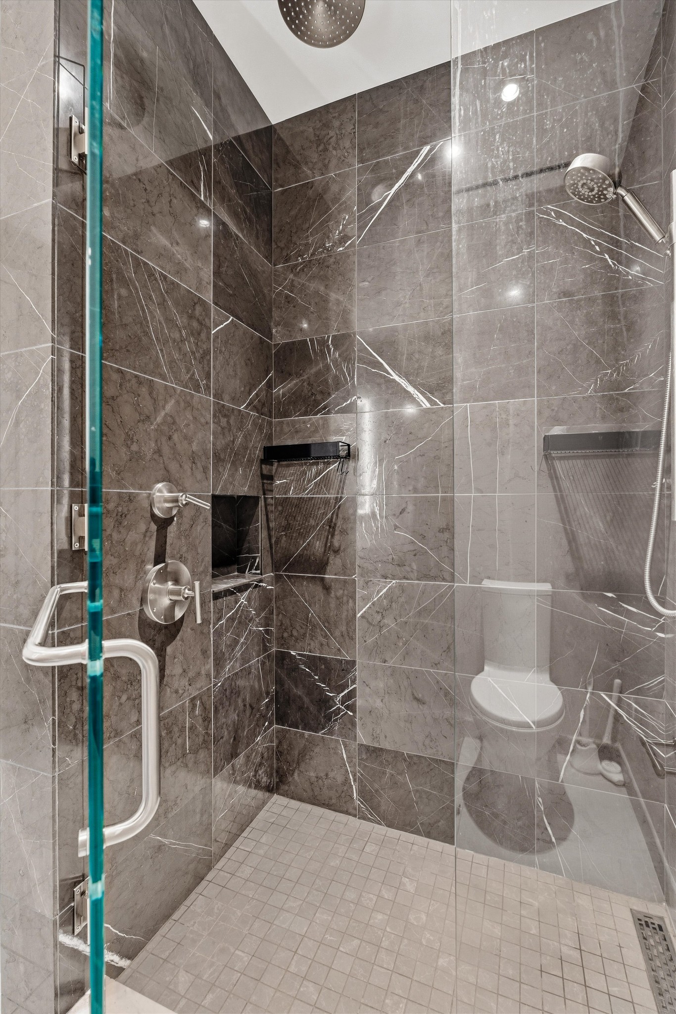 160 2nd Ave, S Unit: 1504