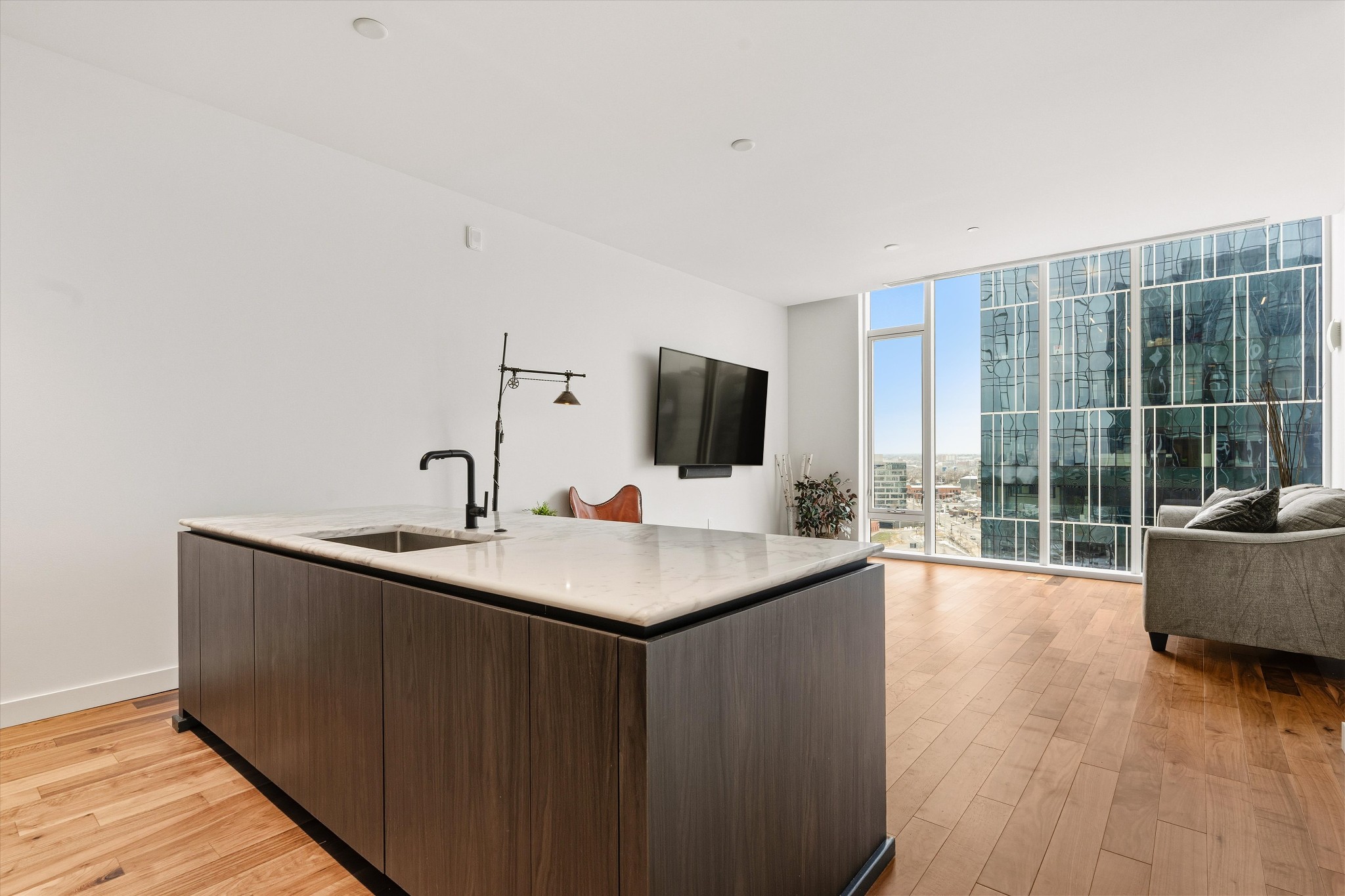 160 2nd Ave, S Unit: 1504