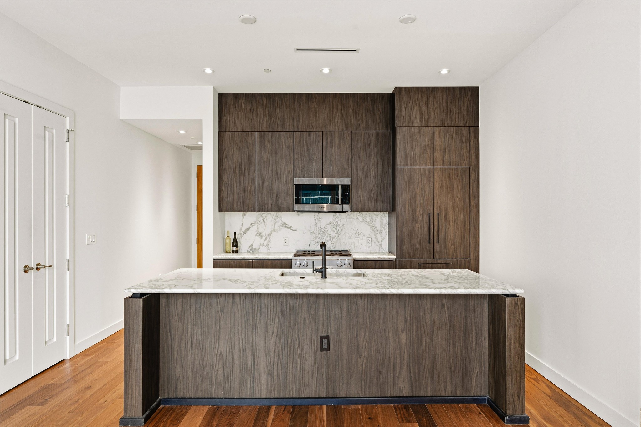 160 2nd Ave, S Unit: 1504