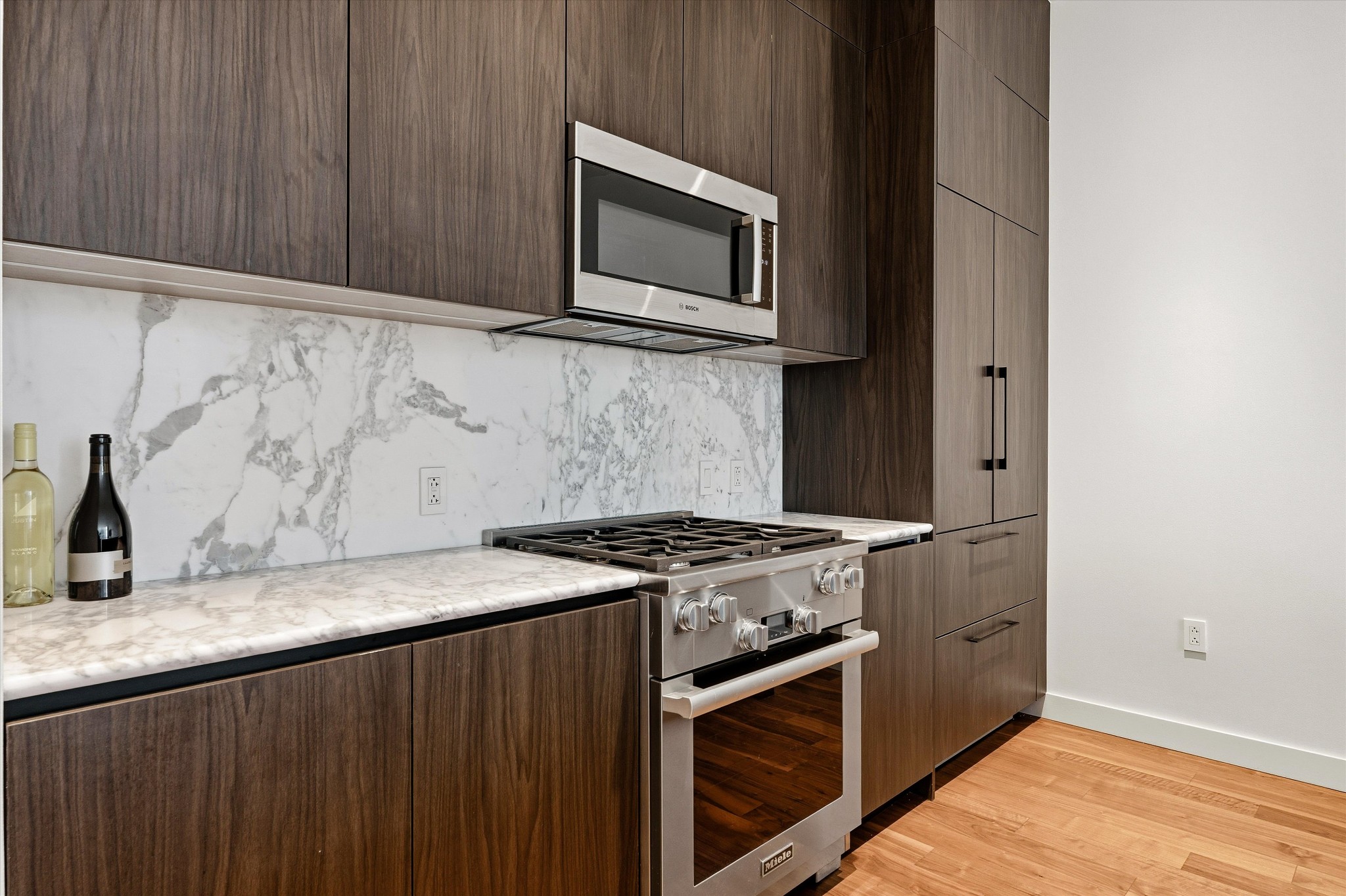 160 2nd Ave, S Unit: 1504