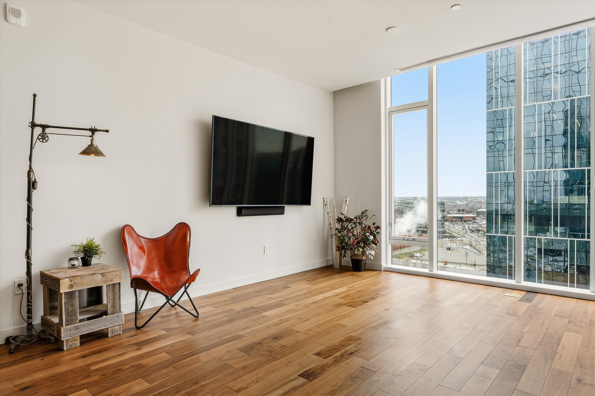 160 2nd Ave, S Unit: 1504