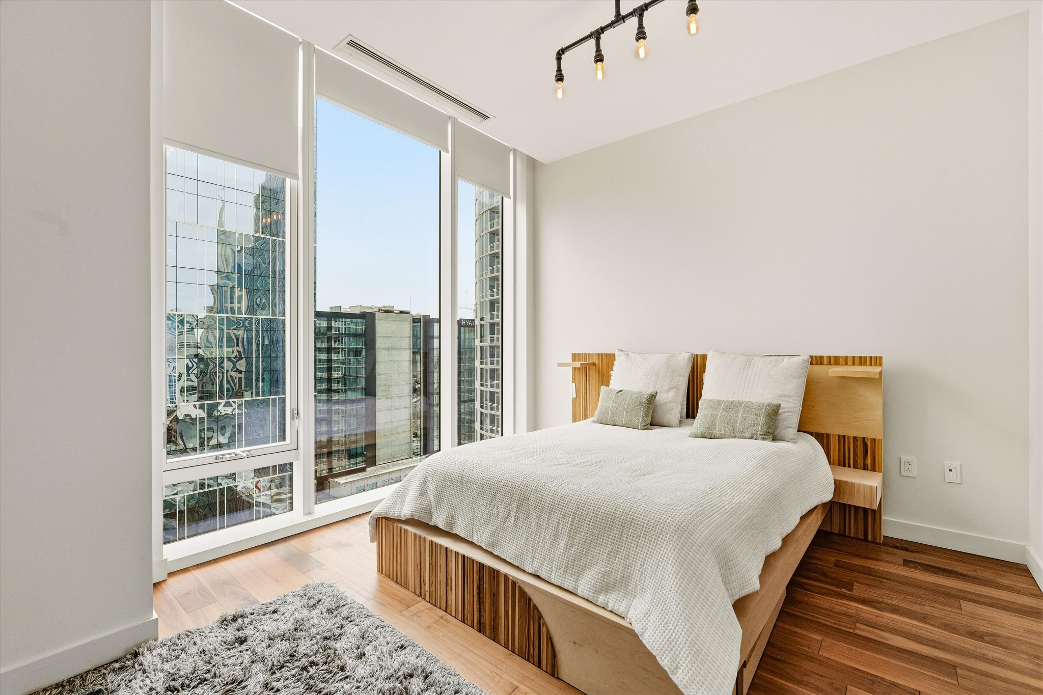 160 2nd Ave, S Unit: 1504