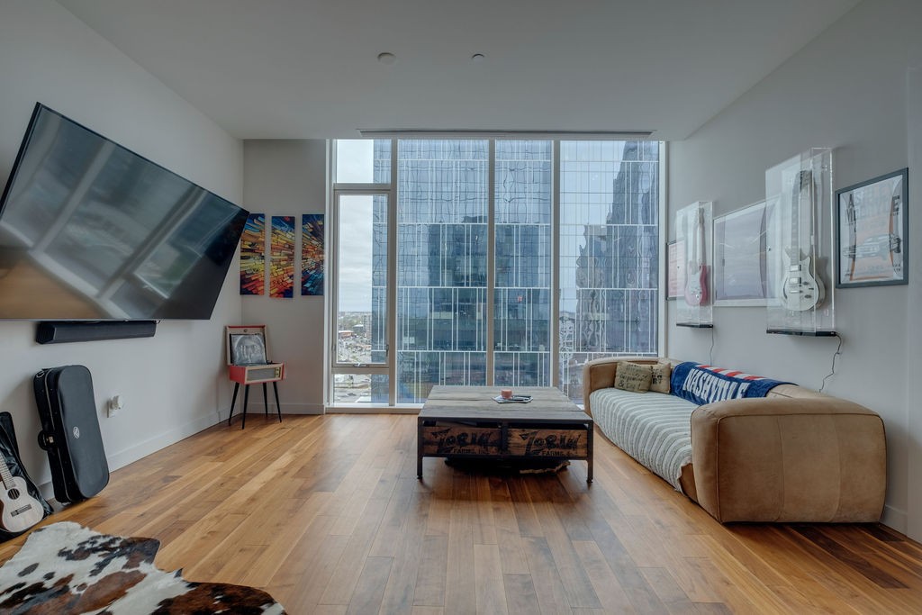 160 2nd Ave, S Unit: 1504