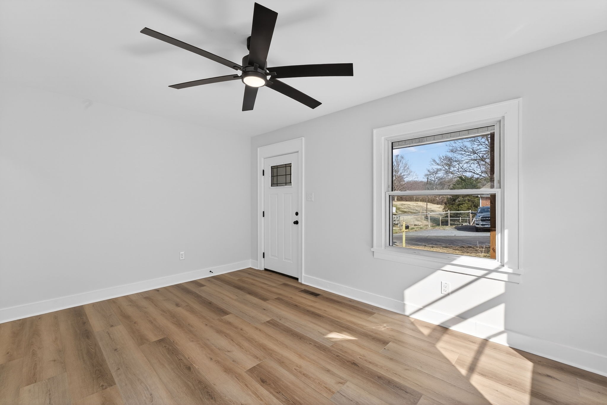 237 Mockingbird Dr