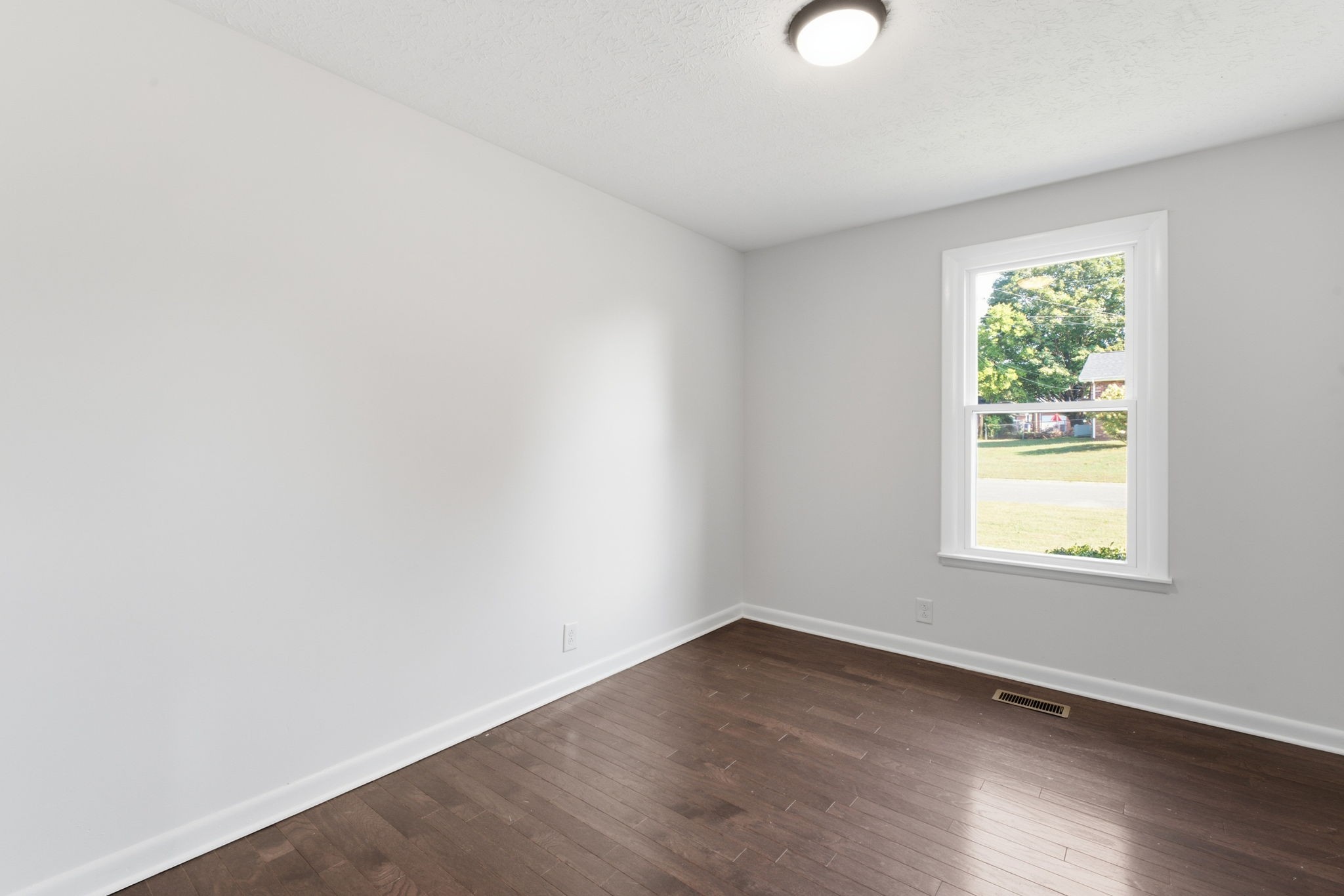 102 Peartree Dr