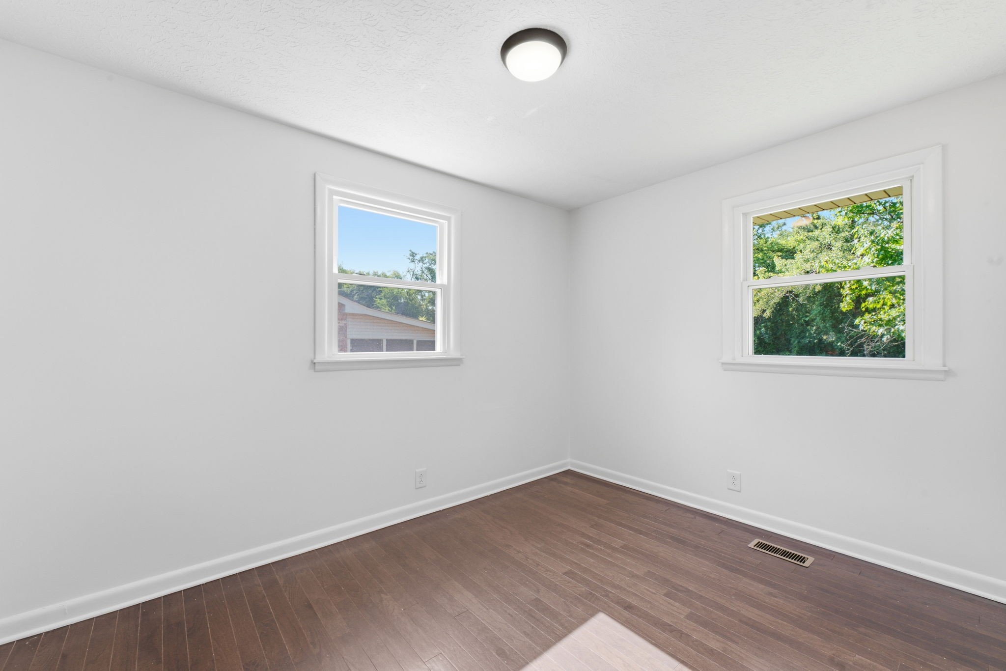 102 Peartree Dr